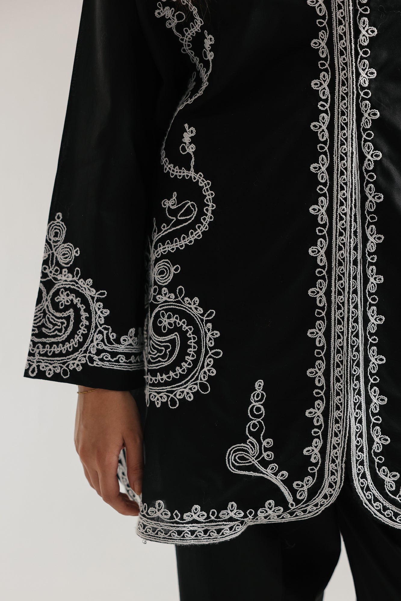 EMBROIDERED SUIT (E7607/102/902)