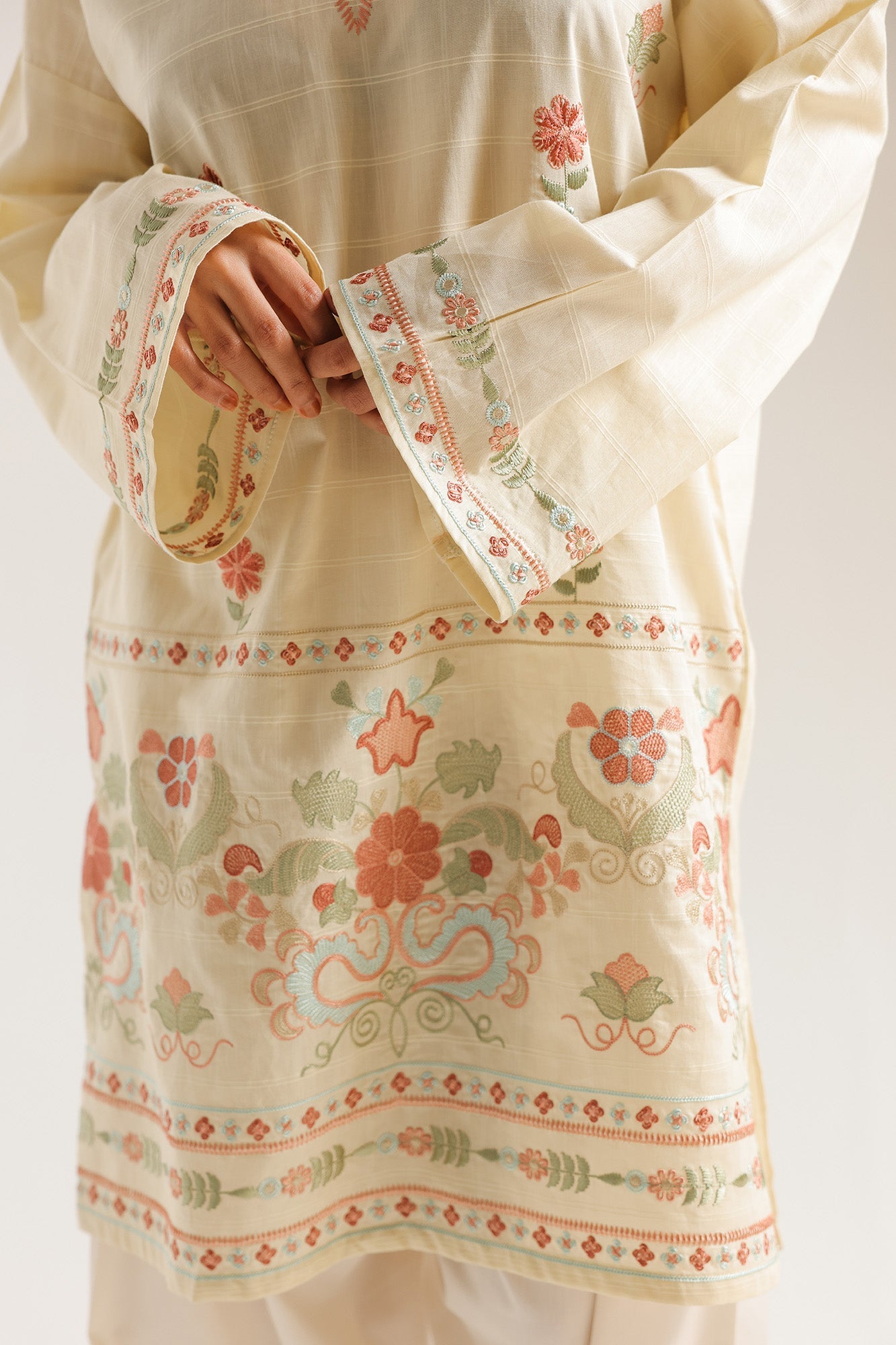 EMBROIDERED SHIRT (E7631/102/110)
