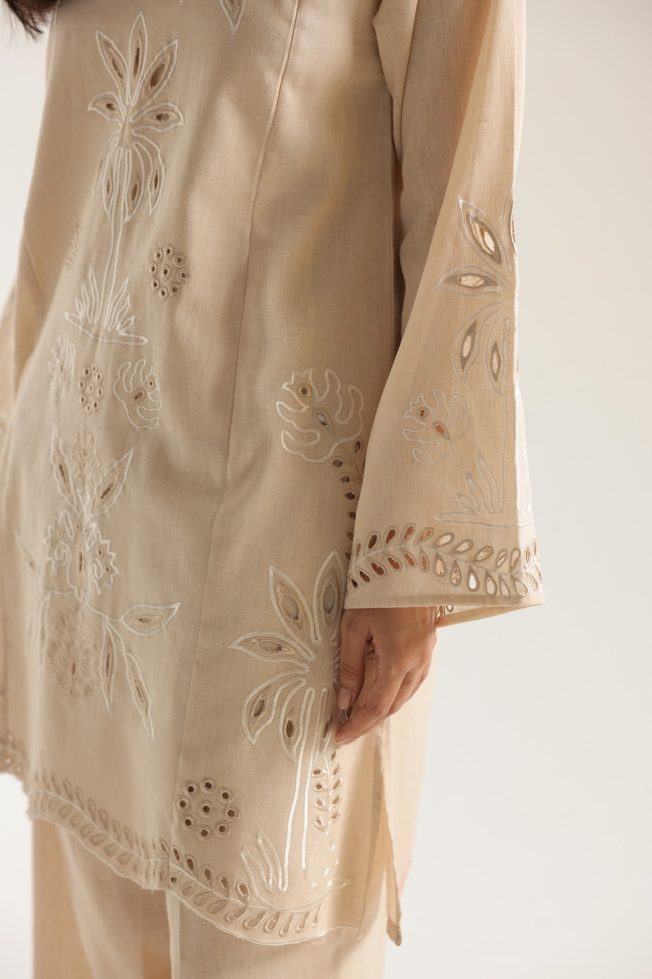 EMBROIDERED SUIT (E7637/102/004)