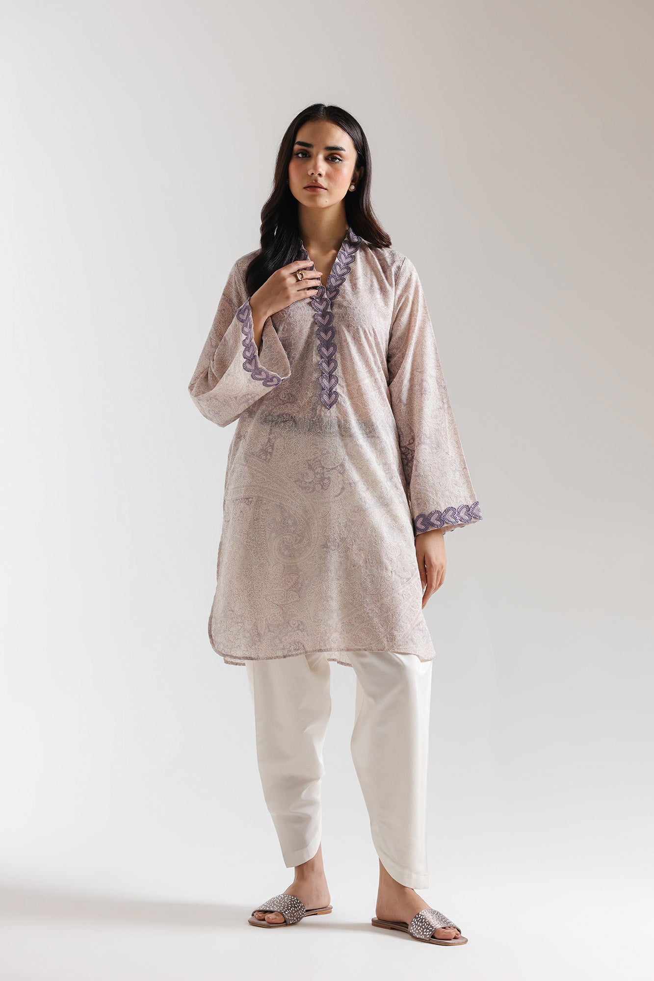 EMBROIDERED SUIT (E7679/102/515)