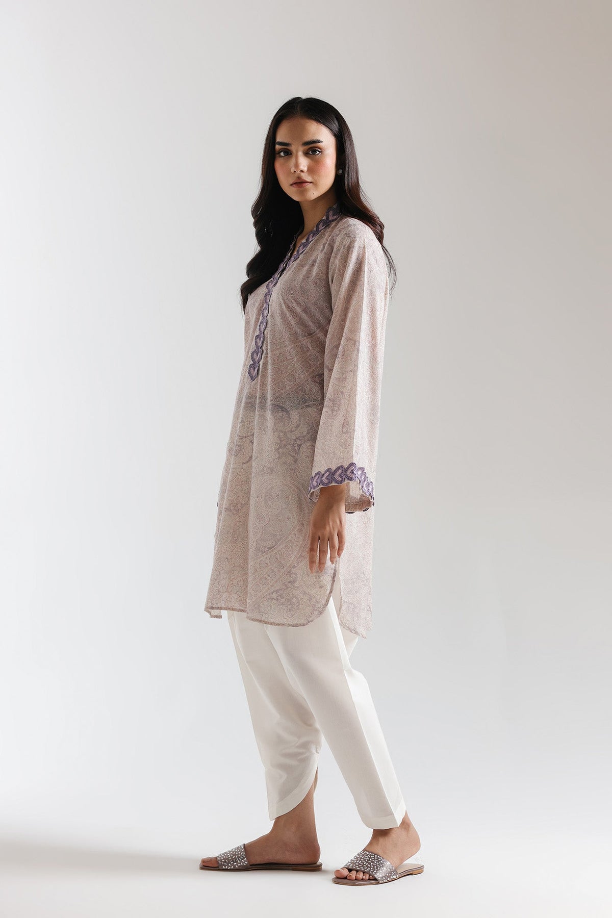 EMBROIDERED SUIT (E7679/102/515)