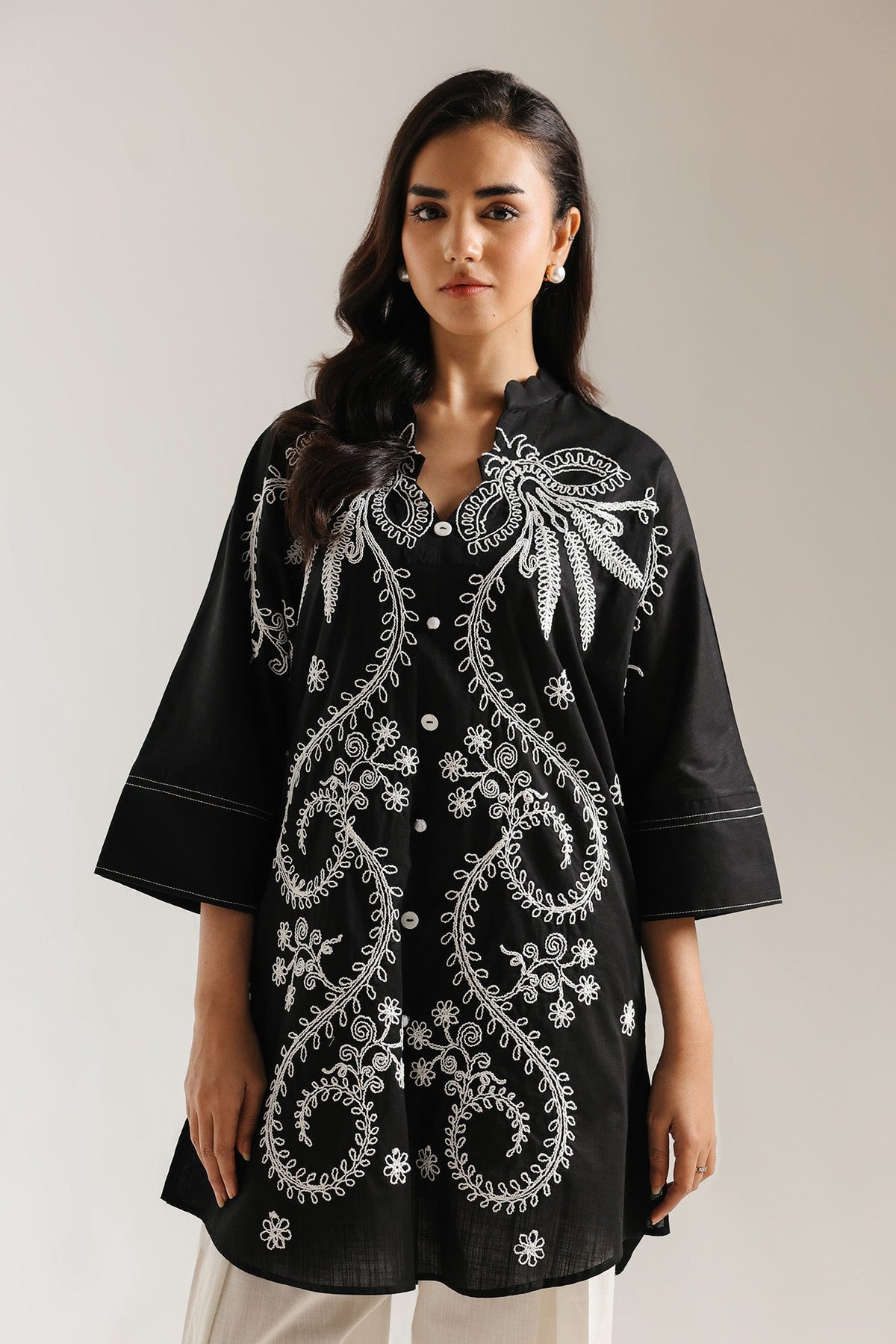EMBROIDERED SUIT (E7685/102/901)