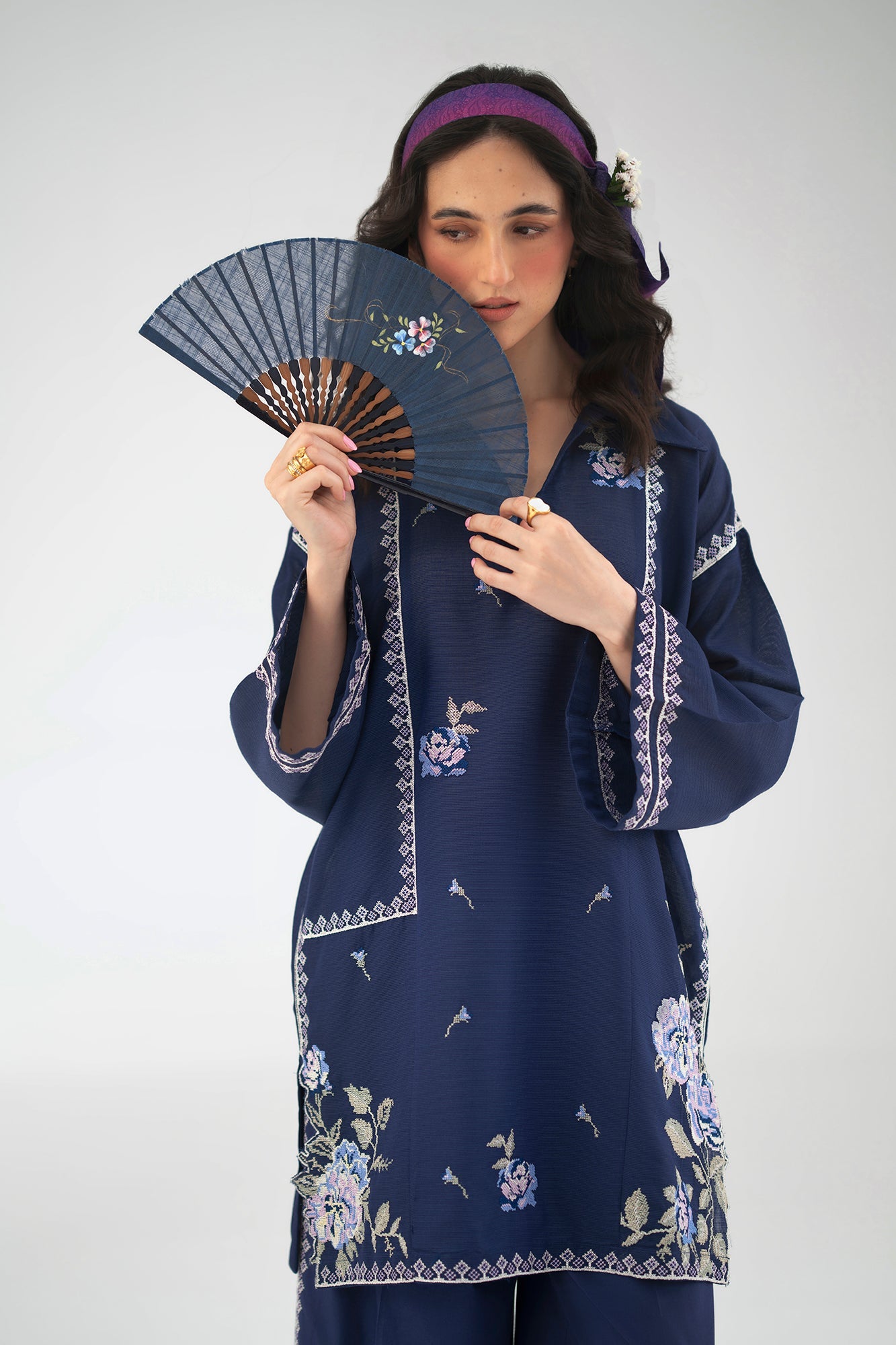 EMBROIDERED SUIT (E7746/102/622)