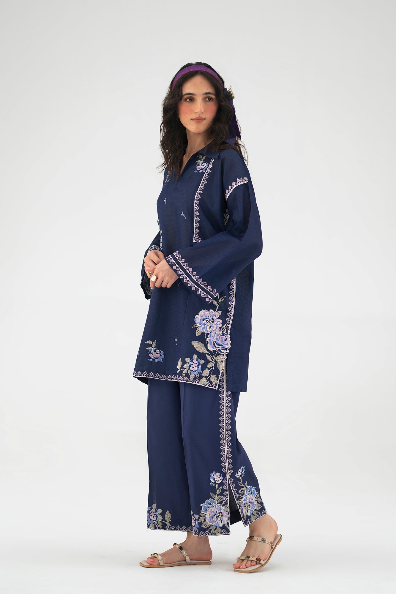 EMBROIDERED SUIT (E7746/102/622)