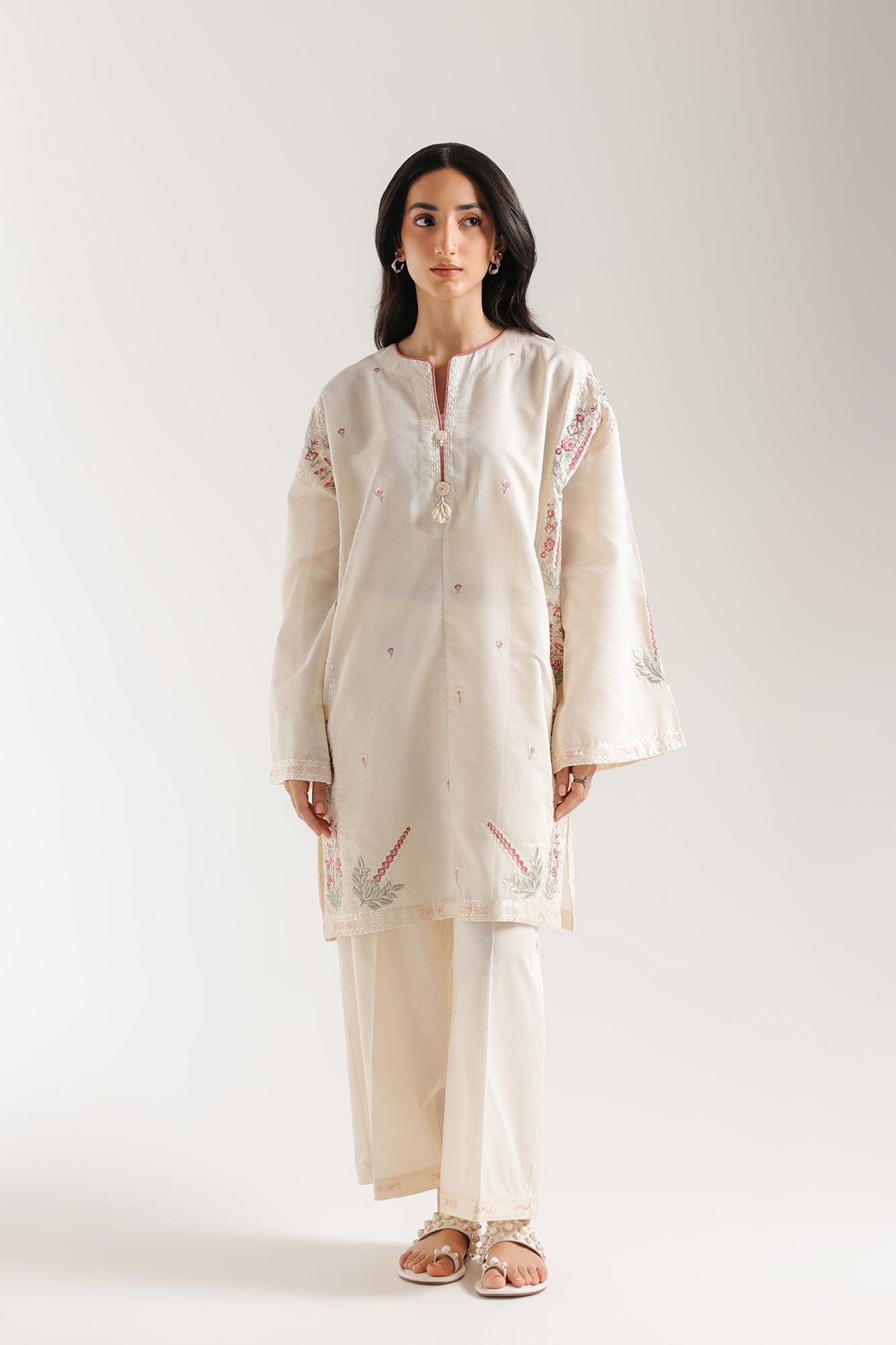 EMBROIDERED SUIT (E7749/102/115)