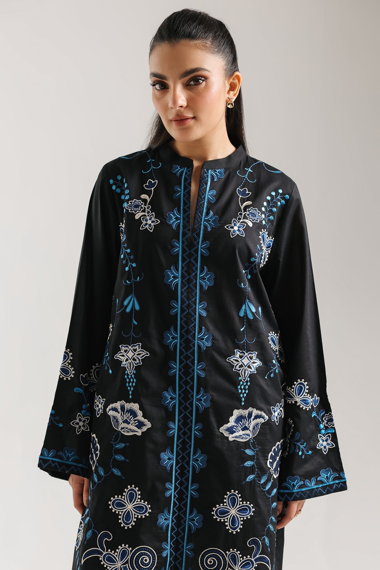 EMBROIDERED SUIT (E7752/102/902)