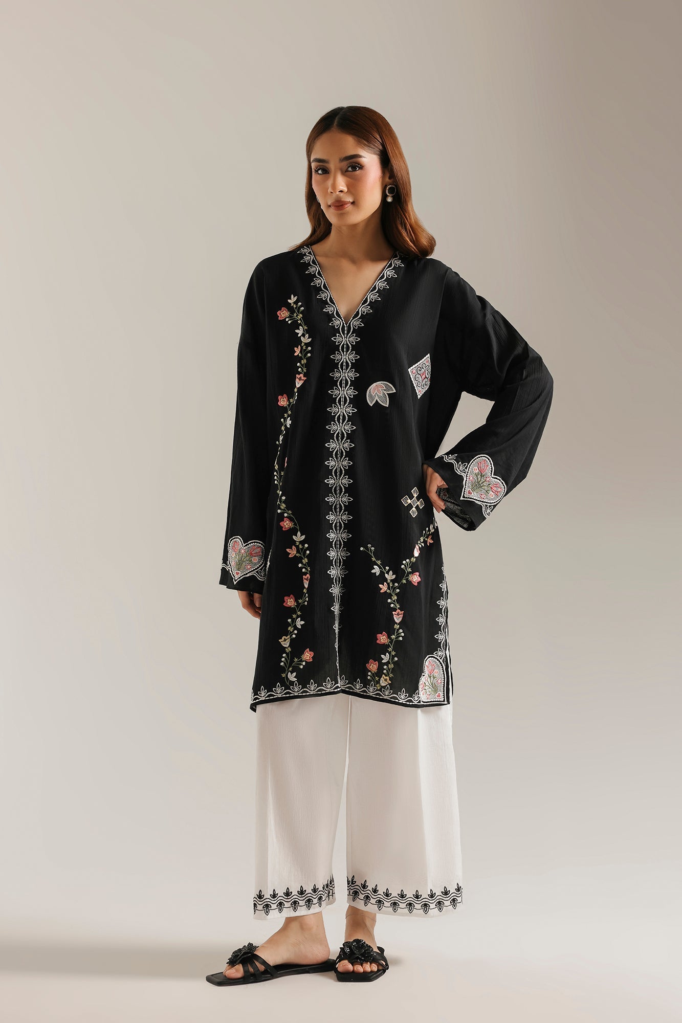 EMBROIDERED SUIT (E7769/102/902)