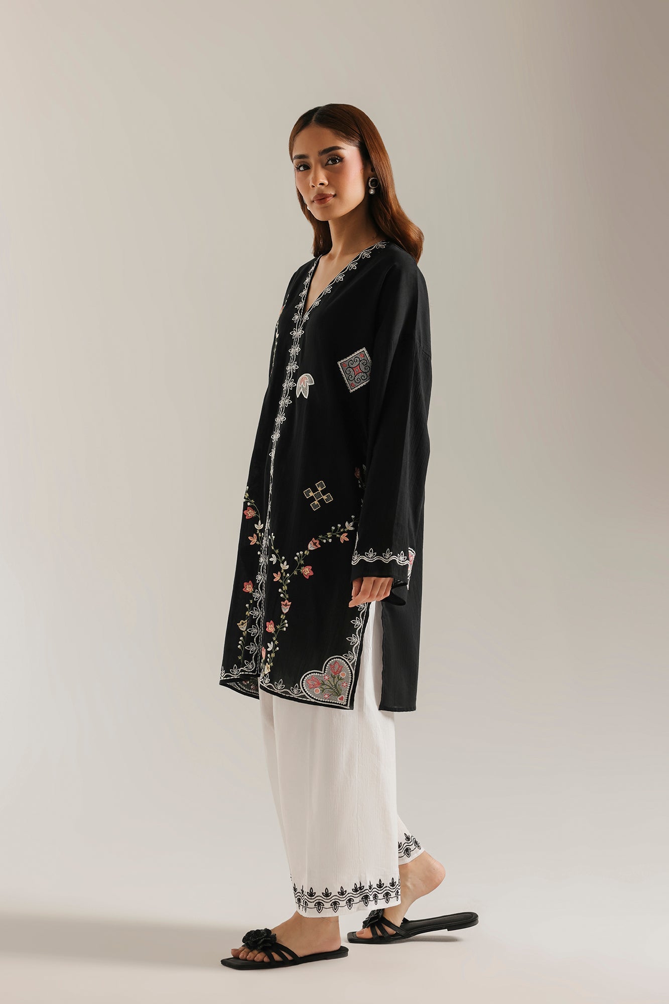 EMBROIDERED SUIT (E7769/102/902)