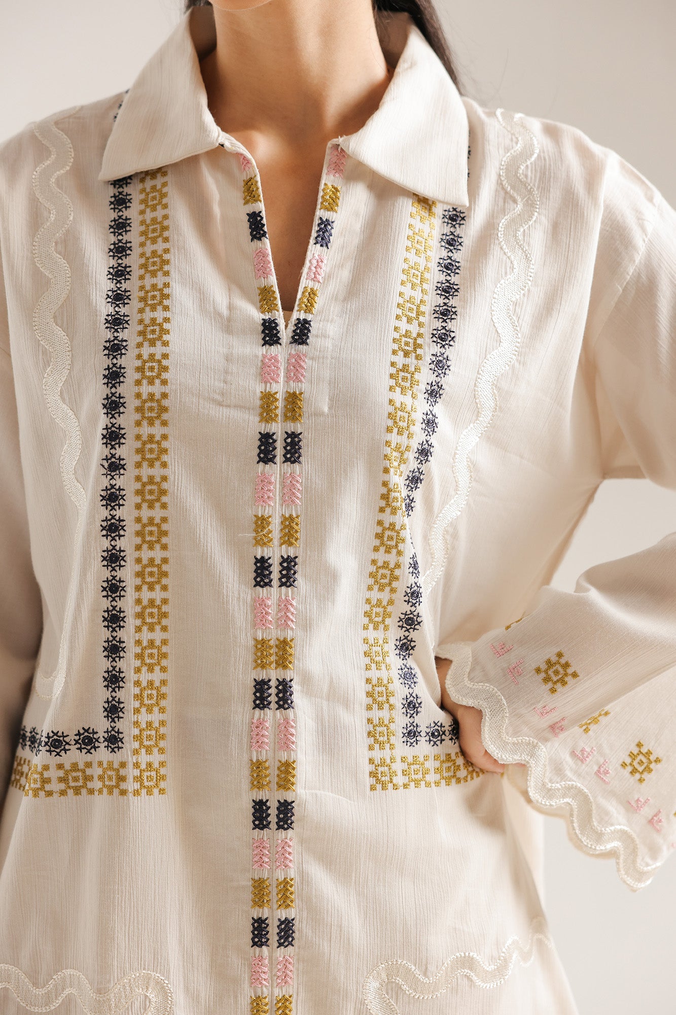 EMBROIDERED SUIT (E7770/102/002)