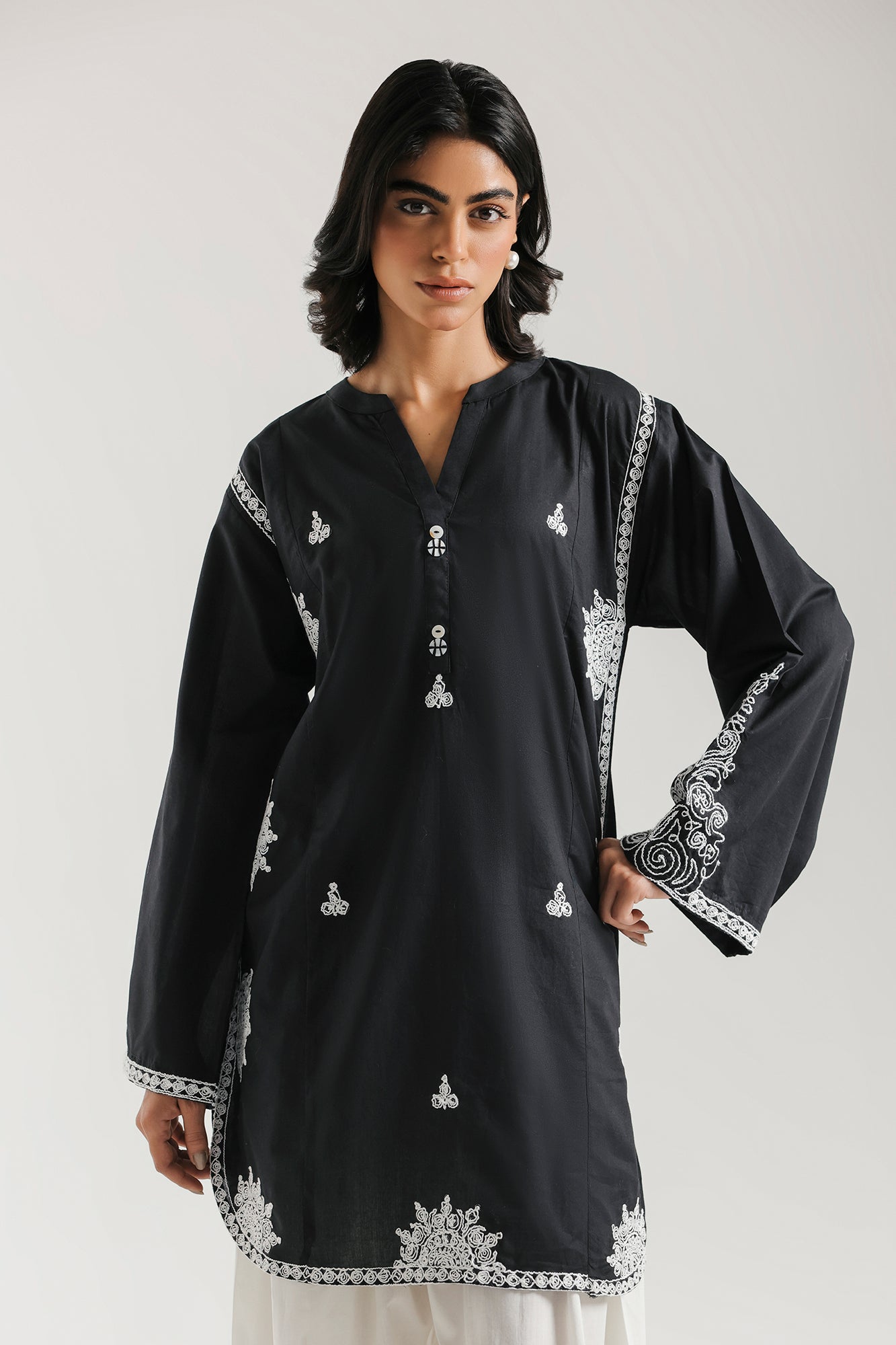 EMBROIDERED SUIT (E7778/102/902)