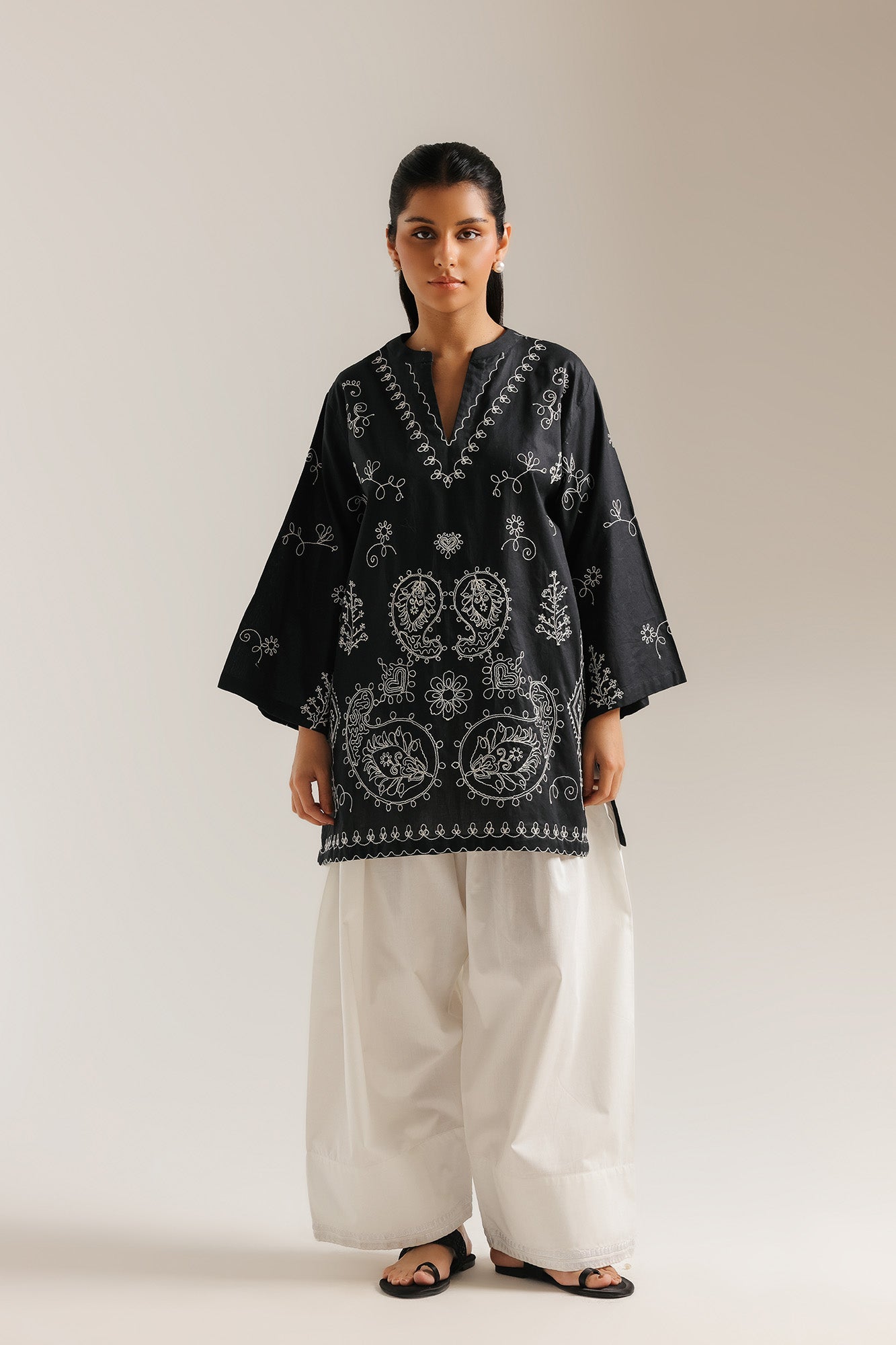 EMBROIDERED SHIRT (E7779/102/902)