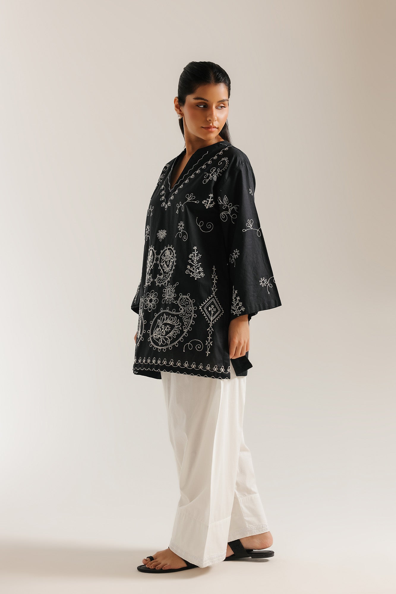 EMBROIDERED SHIRT (E7779/102/902)