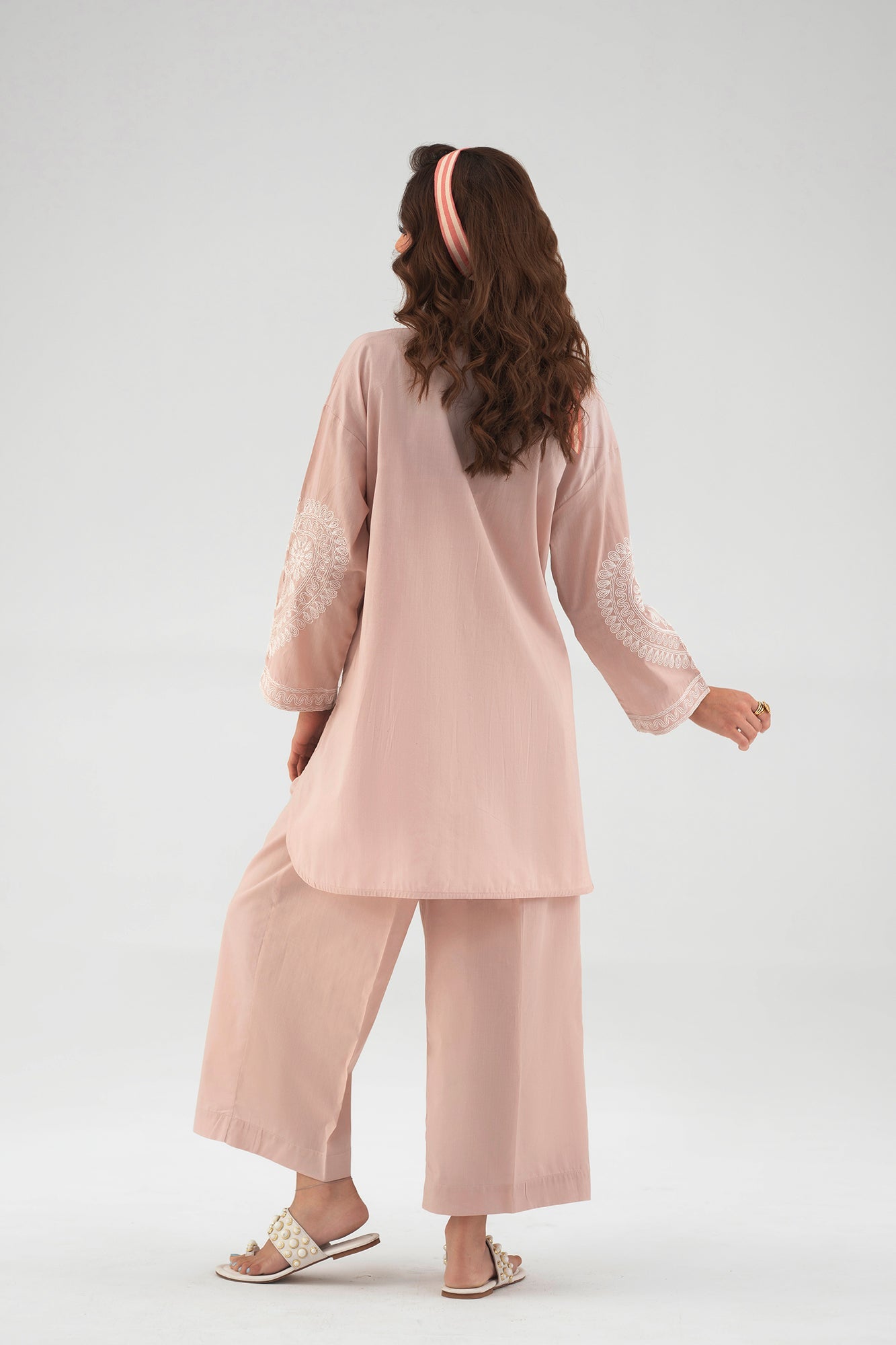 EMBROIDERED SUIT (E7780/102/329)