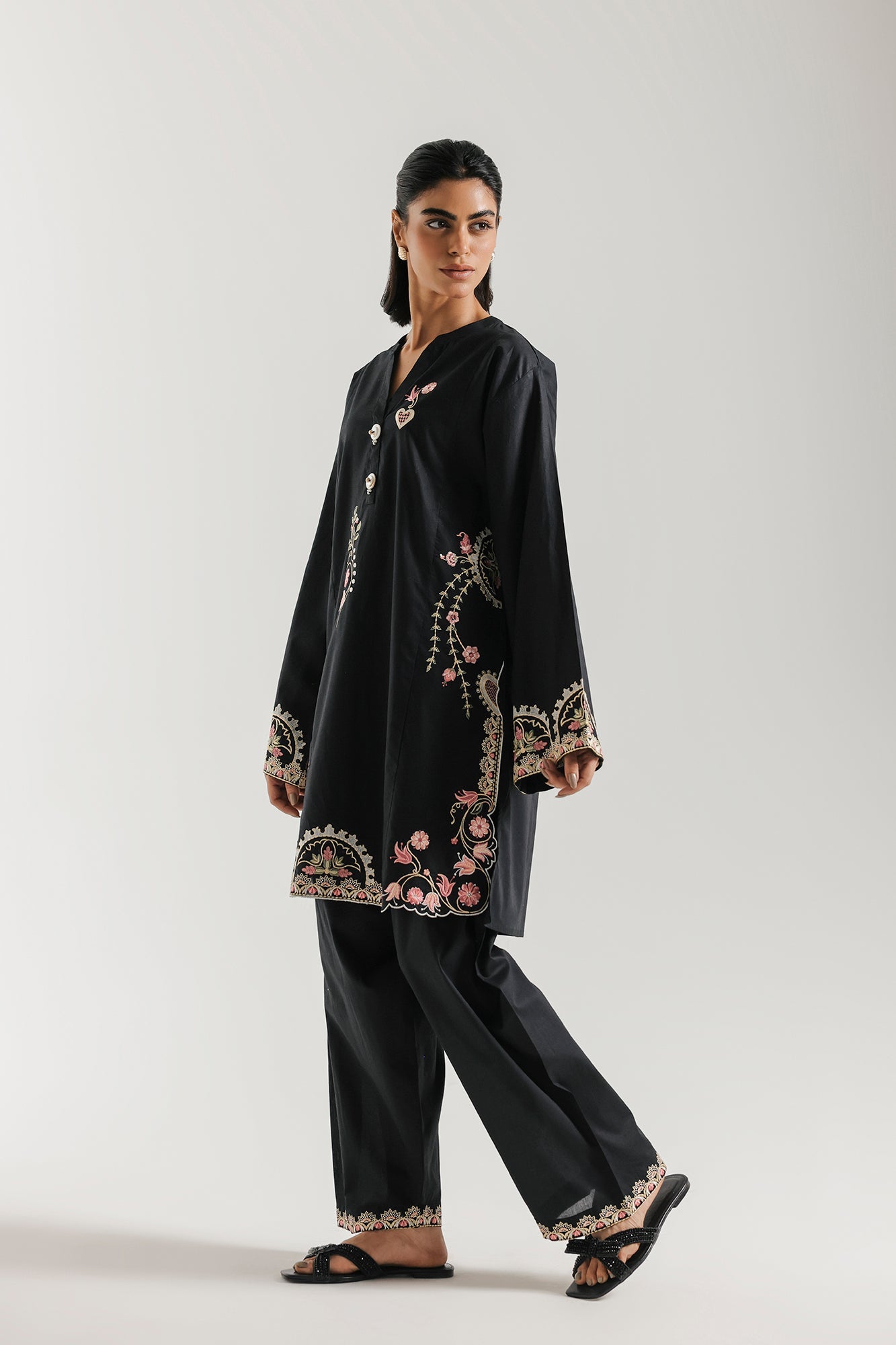 EMBROIDERED SUIT (E7783/102/902)