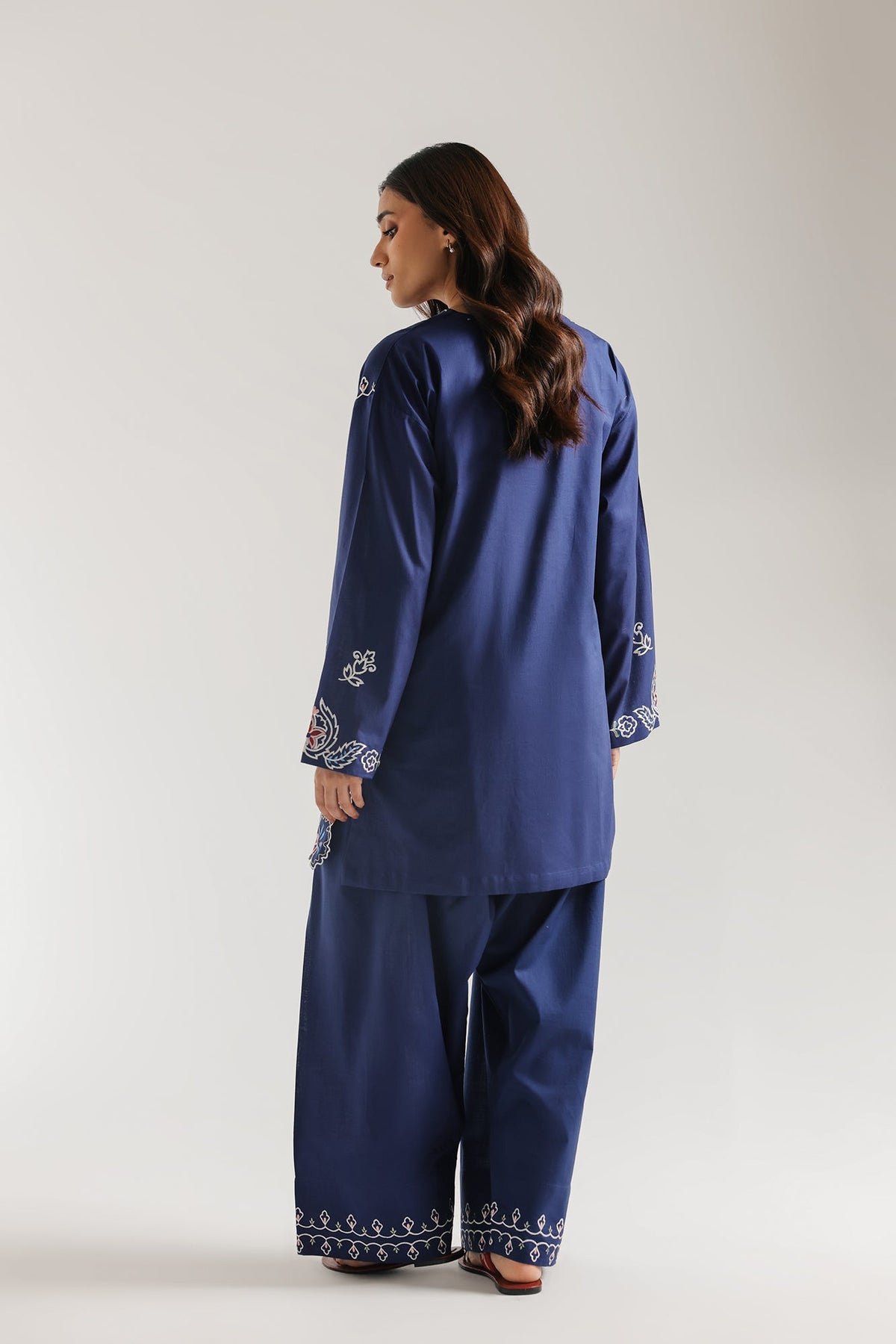 EMBROIDERED SUIT (E7785/102/623)
