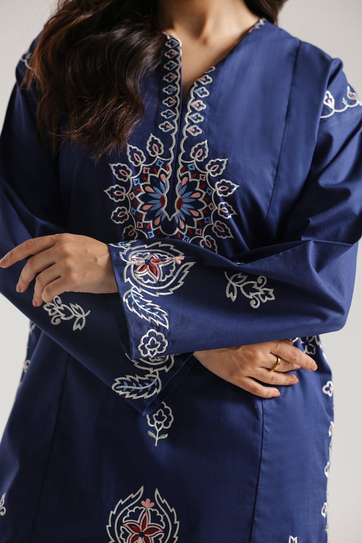 EMBROIDERED SUIT (E7785/102/623)
