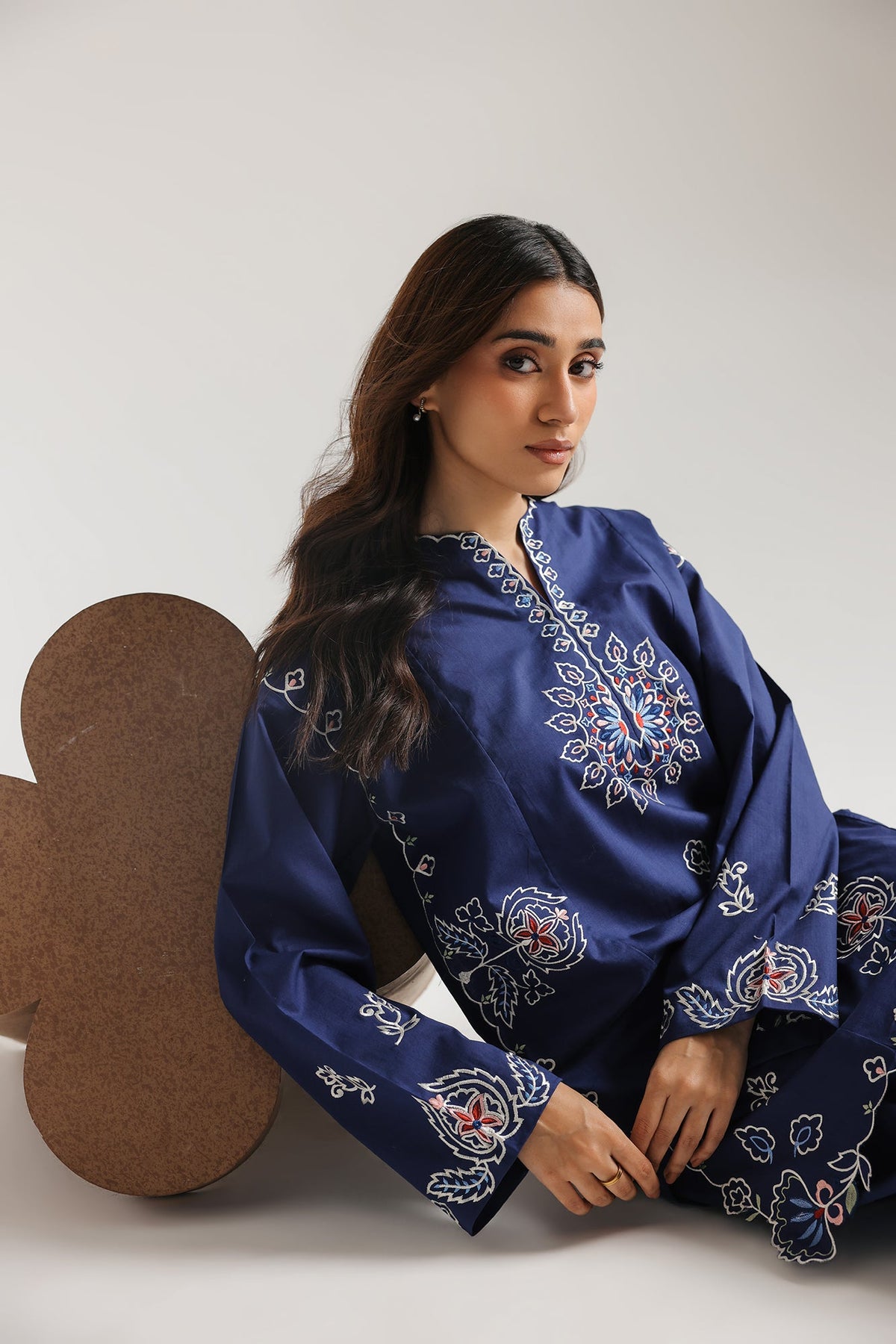 EMBROIDERED SUIT (E7785/102/623)
