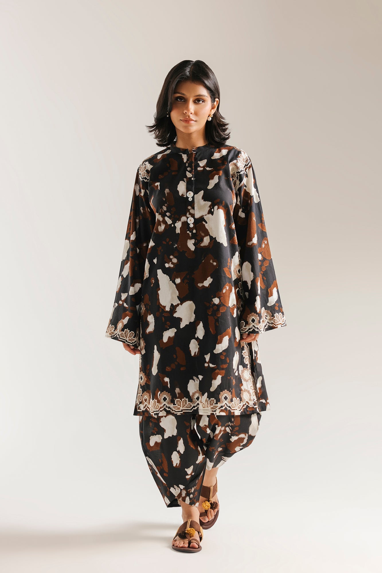 EMBROIDERED SUIT (E7795/102/902)