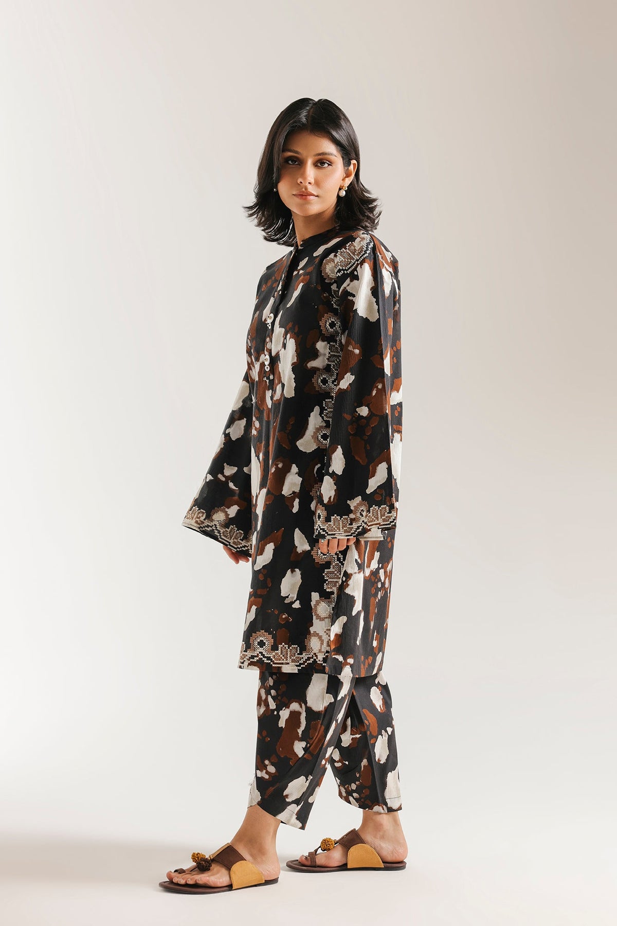EMBROIDERED SUIT (E7795/102/902)