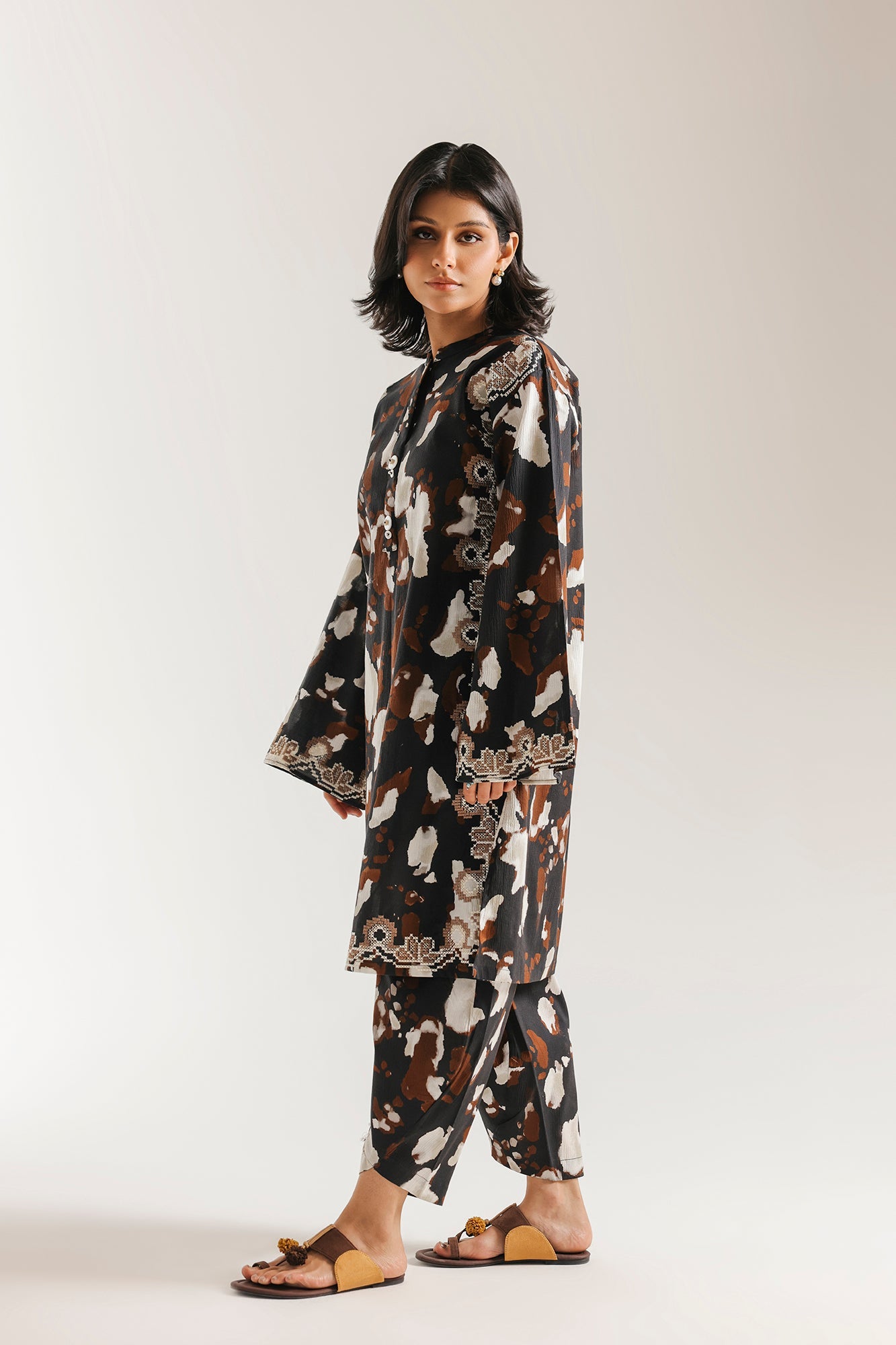 EMBROIDERED SUIT (E7795/102/902)