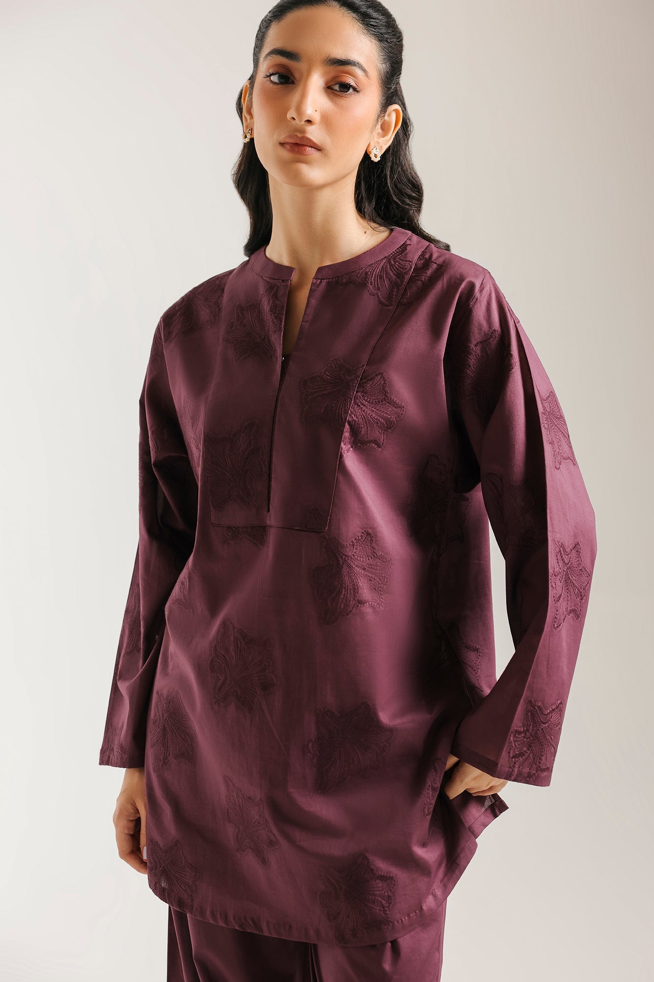 EMBROIDERED SUIT (E7803/102/519)