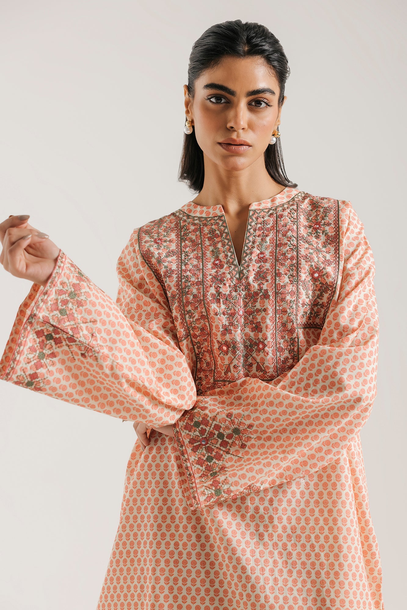 EMBROIDERED SUIT (E7805/102/002)