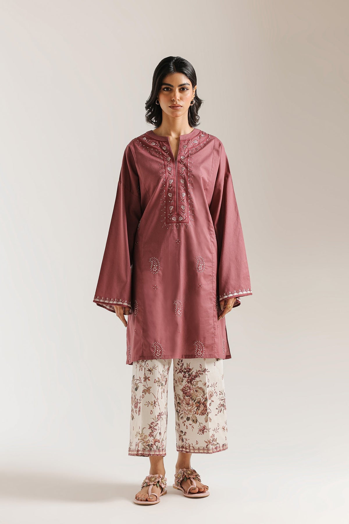 EMBROIDERED SUIT (E7806/102/403)