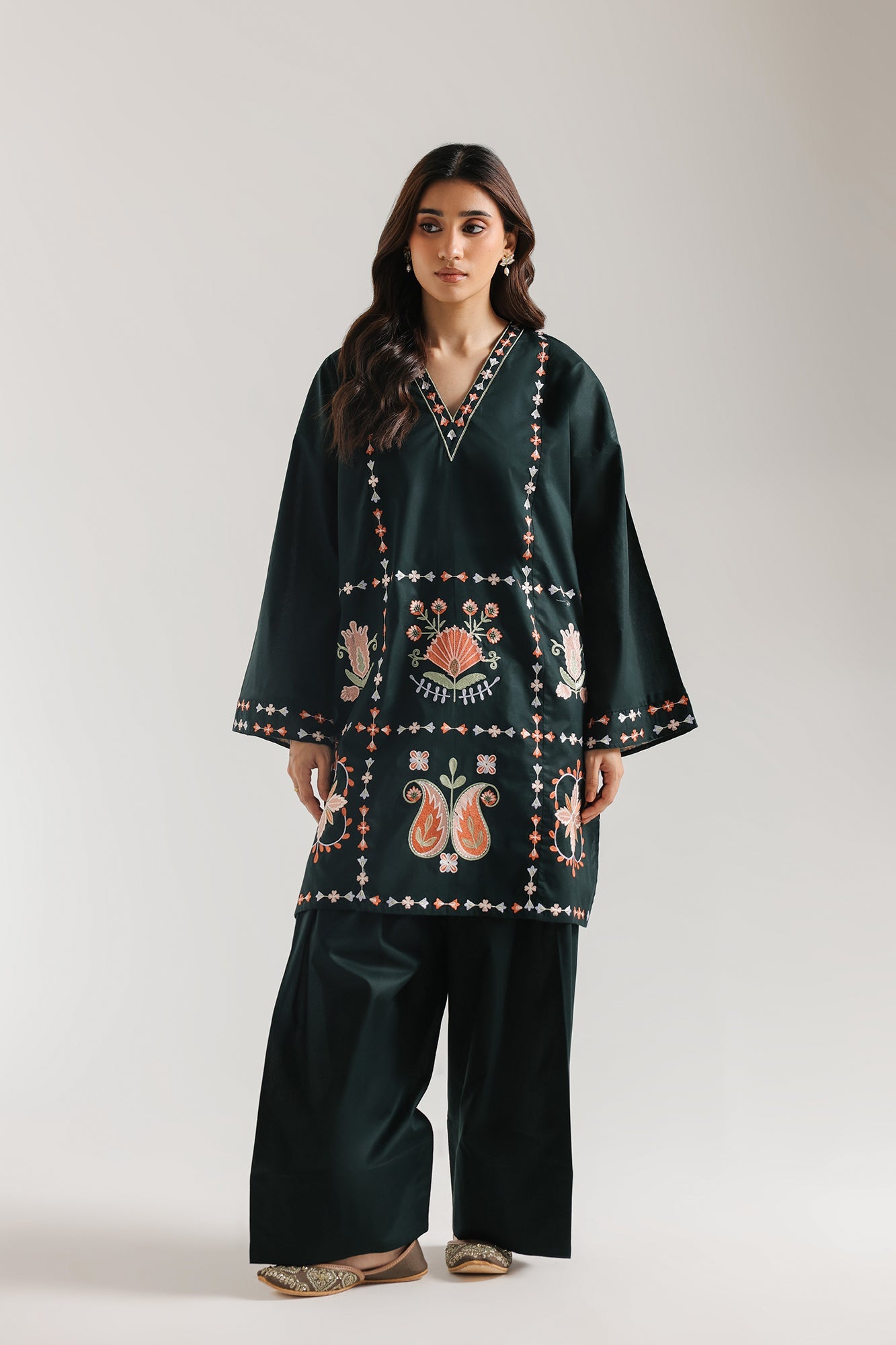 EMBROIDERED SUIT (E7808/102/703)
