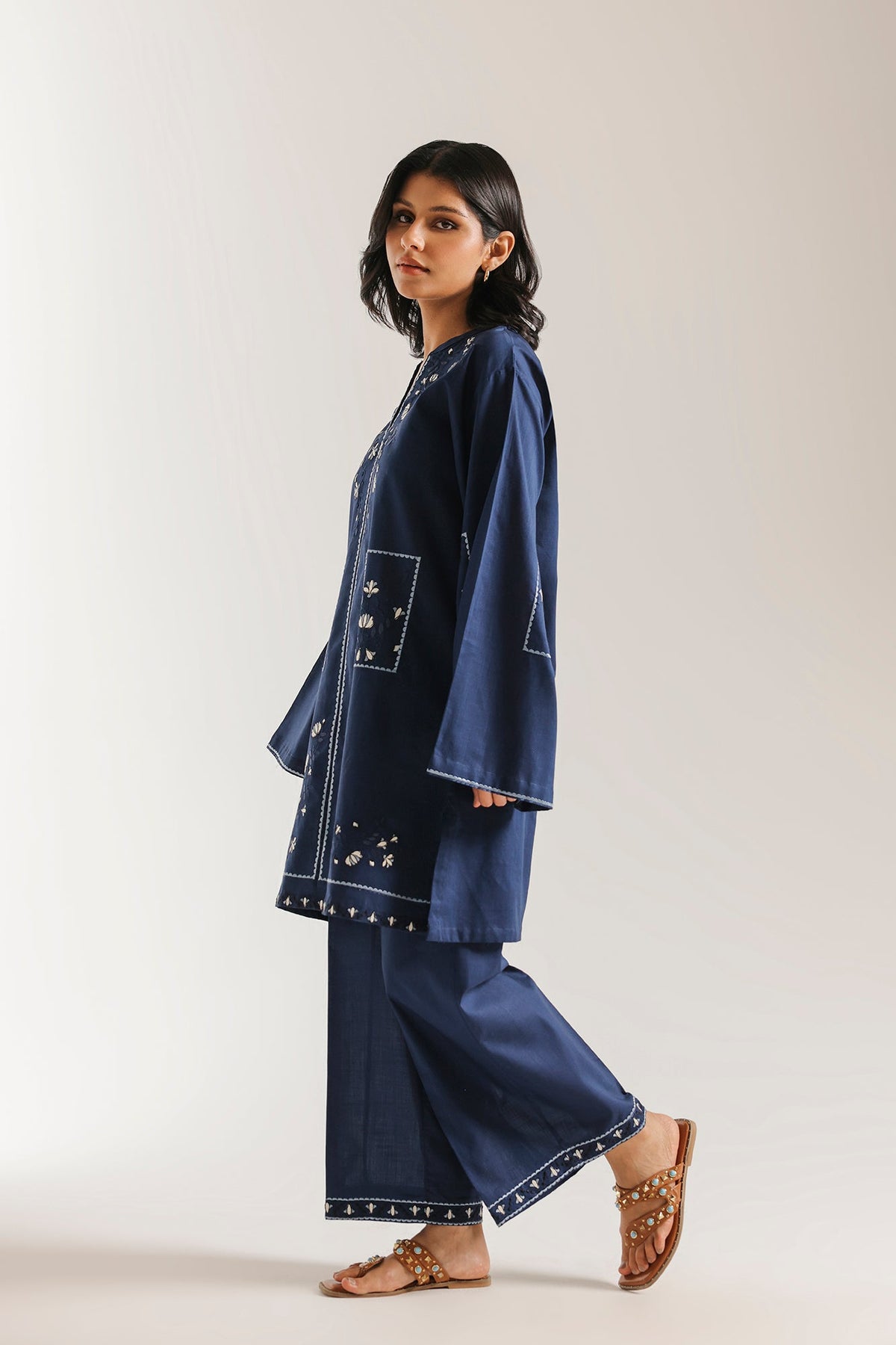 EMBROIDERED SUIT (E7816/102/621)