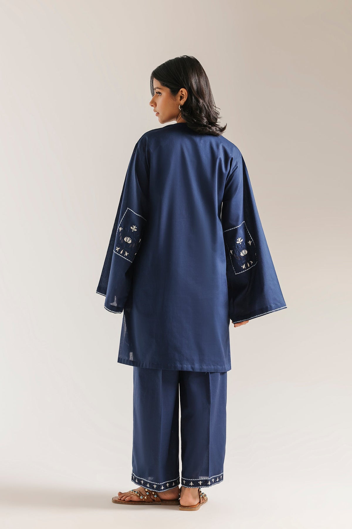 EMBROIDERED SUIT (E7816/102/621)