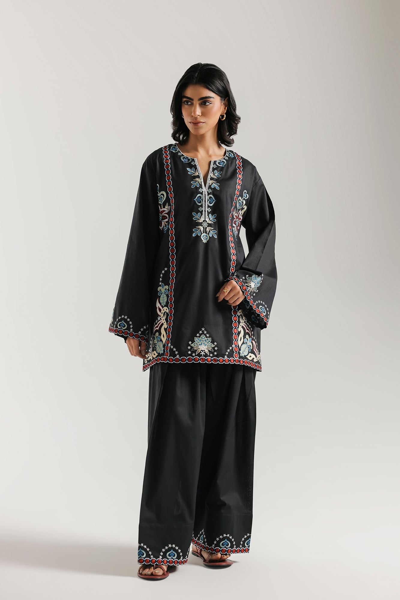 EMBROIDERED SUIT (E7817/102/902)