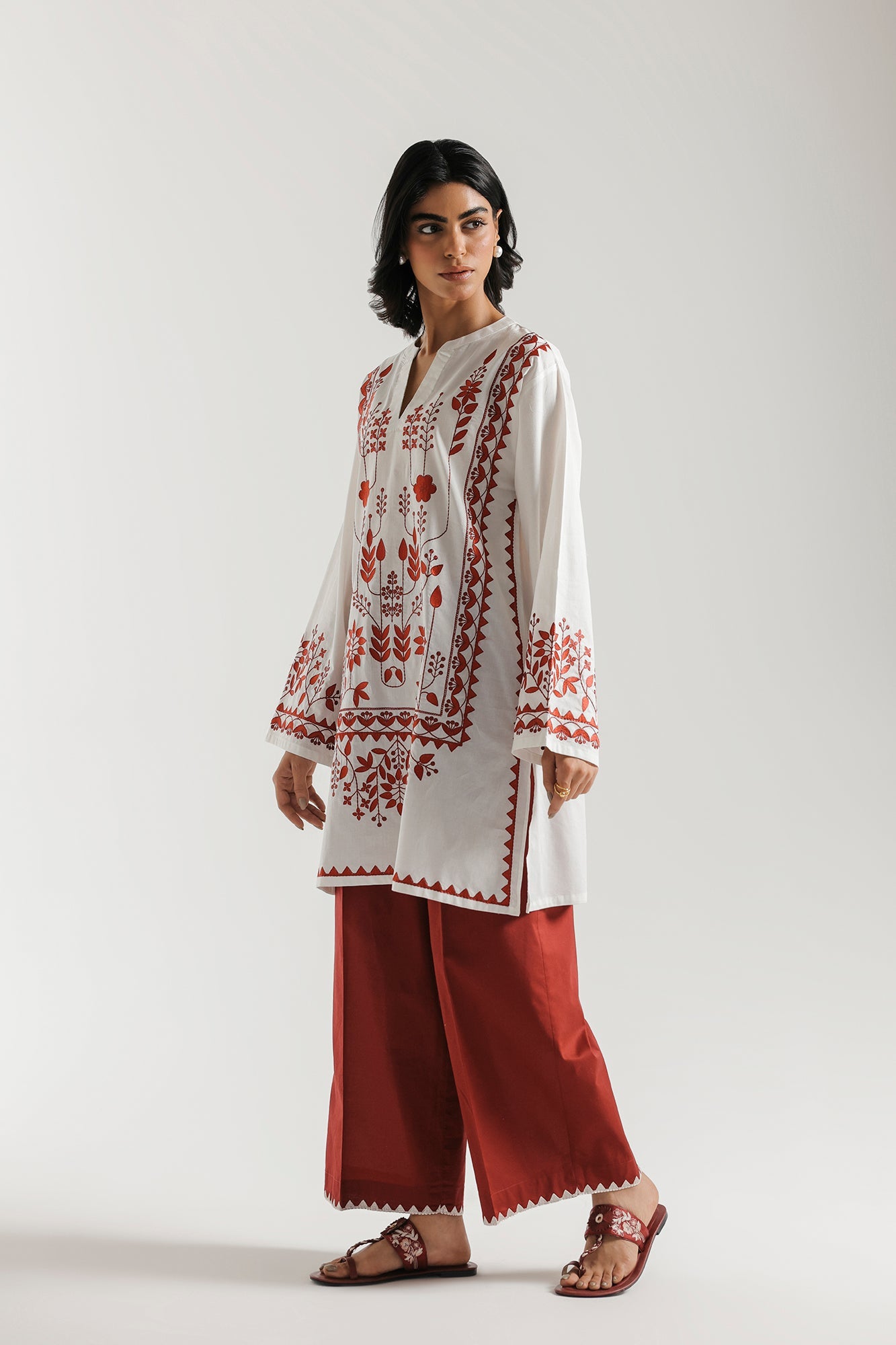 EMBROIDERED SUIT (E7822/102/001)