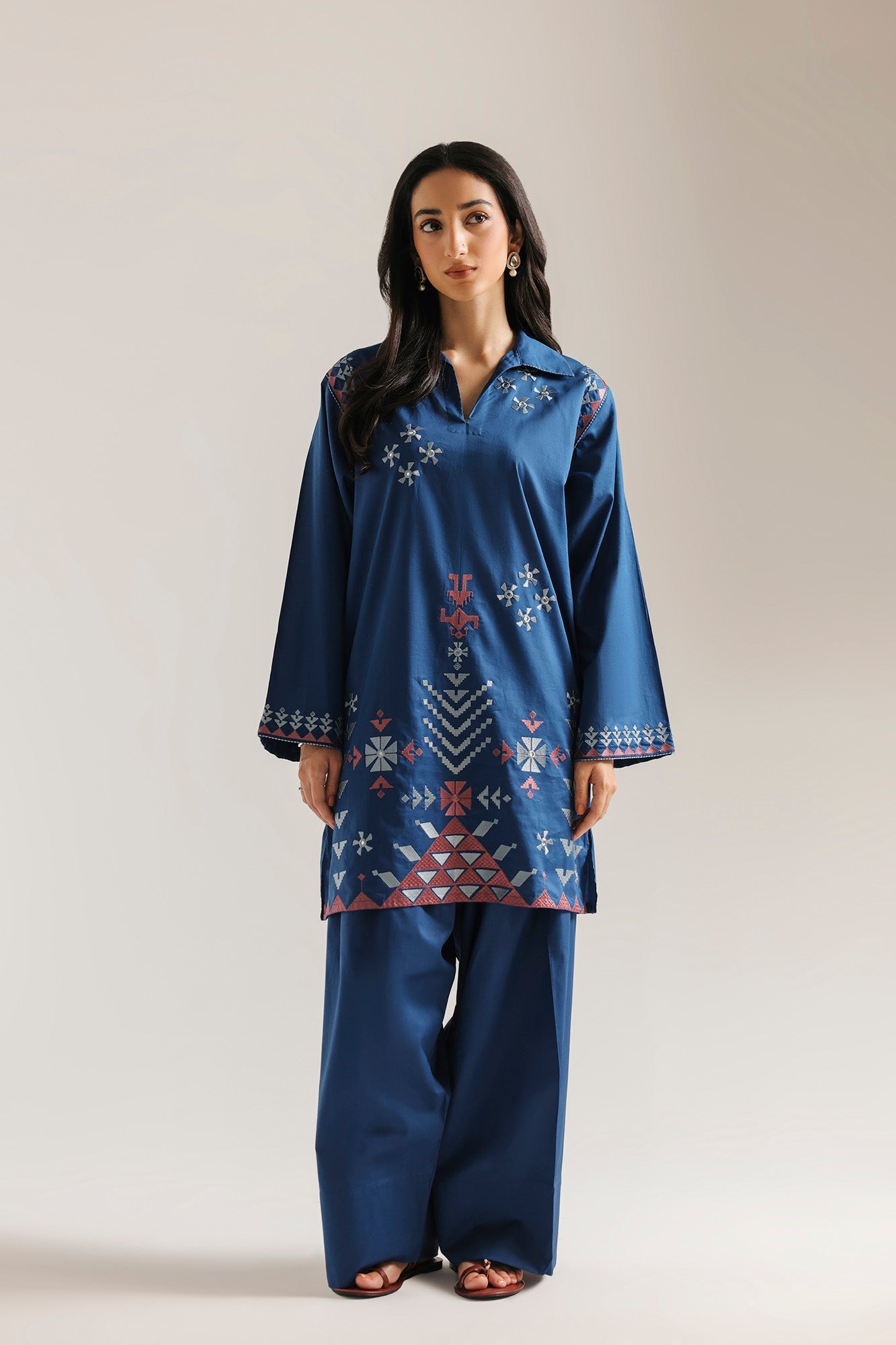 EMBROIDERED SUIT (E7827/102/622)