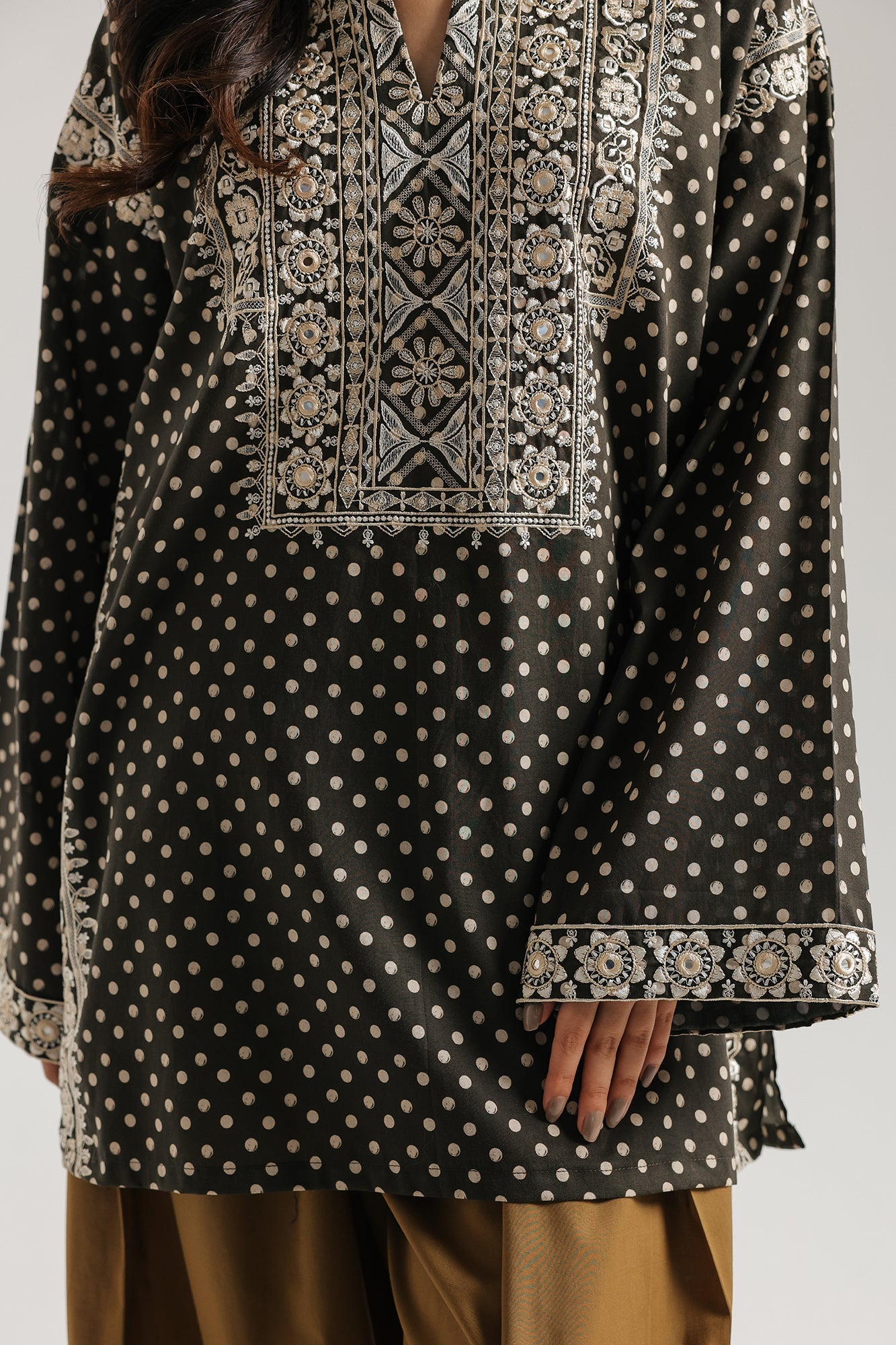 EMBROIDERED SUIT (E7832/102/117)
