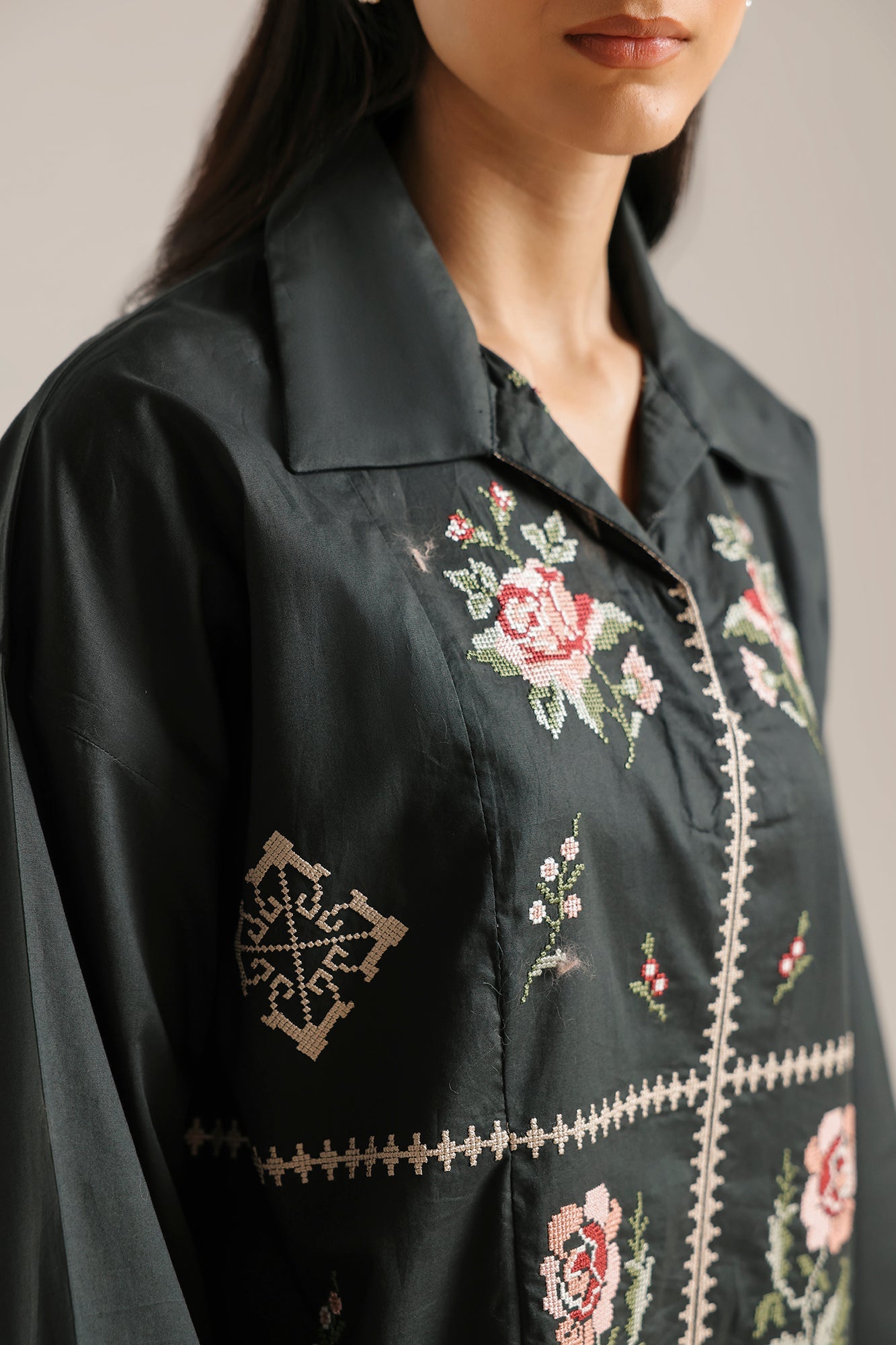 EMBROIDERED SUIT (E7839/102/704)