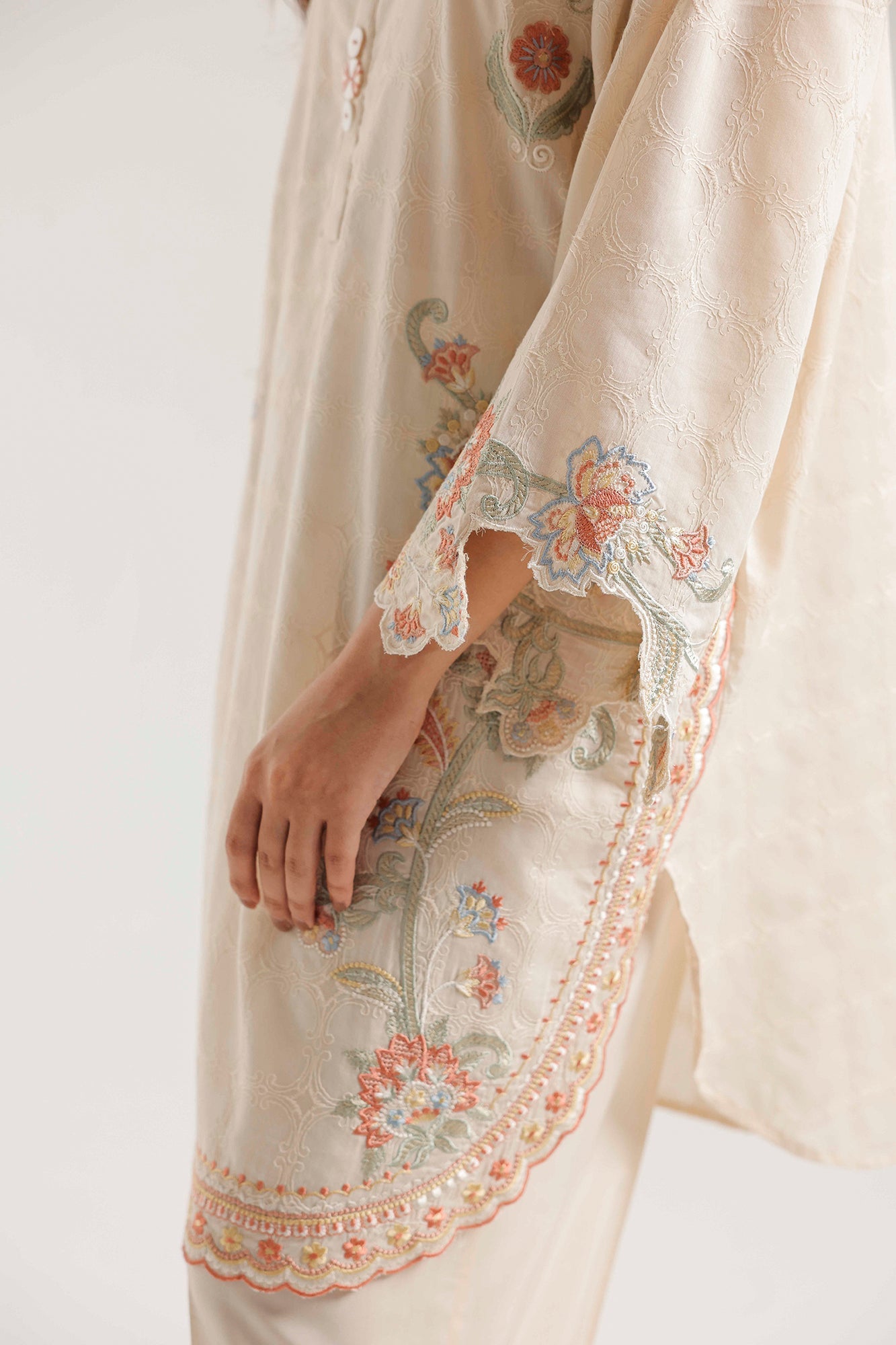 EMBROIDERED SUIT (E7845/102/110)