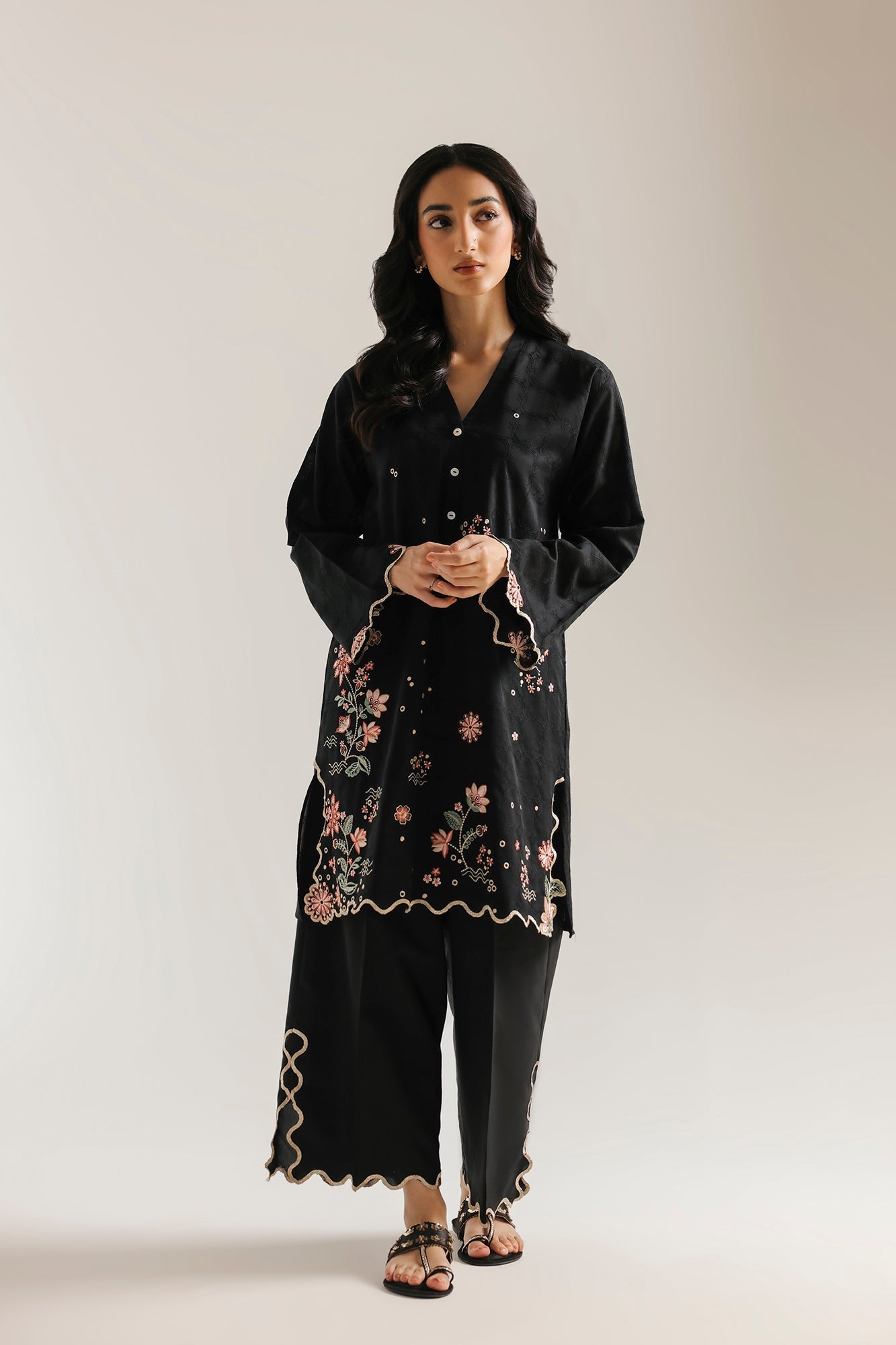 EMBROIDERED SUIT (E7846/102/902)