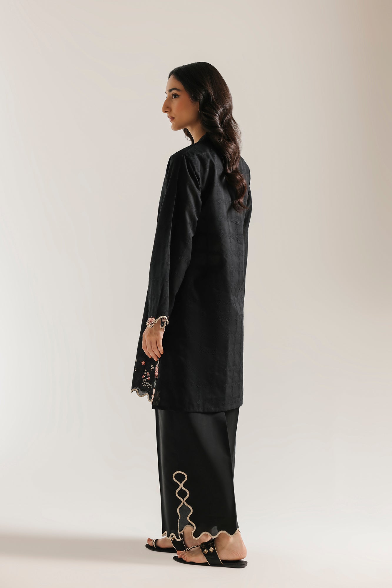 EMBROIDERED SUIT (E7846/102/902)