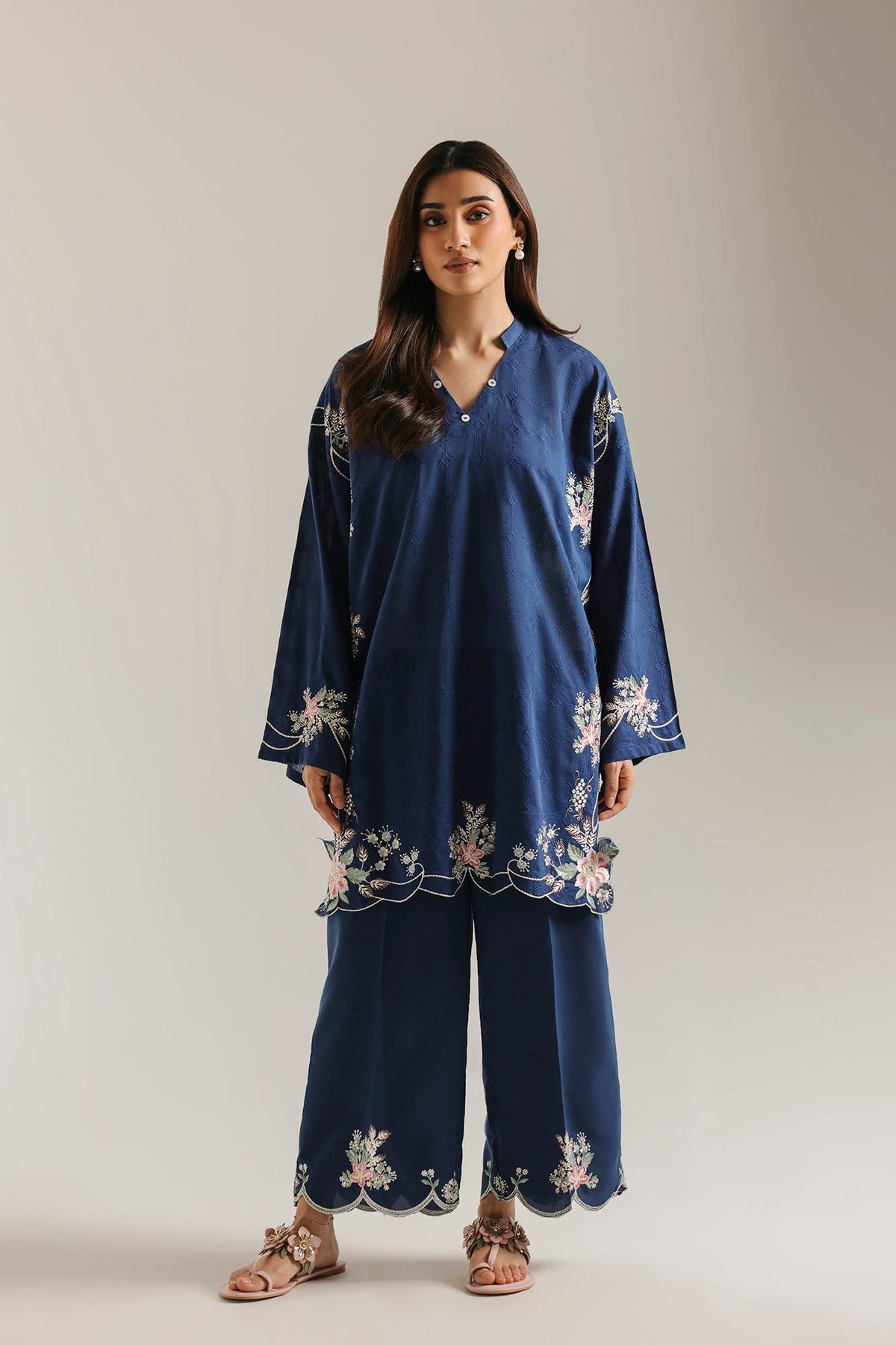 EMBROIDERED SUIT (E7849/102/620)