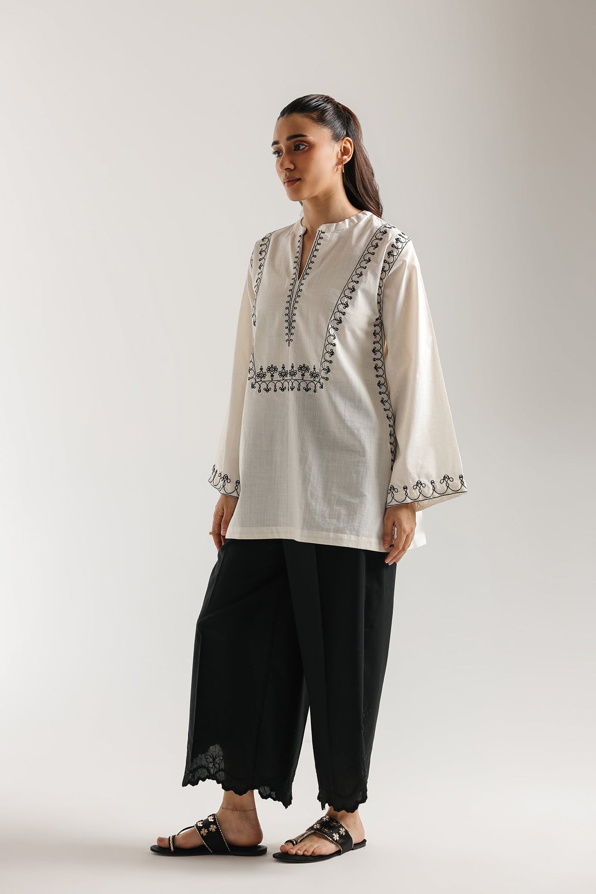 EMBROIDERED KURTI (E7938/102/004)