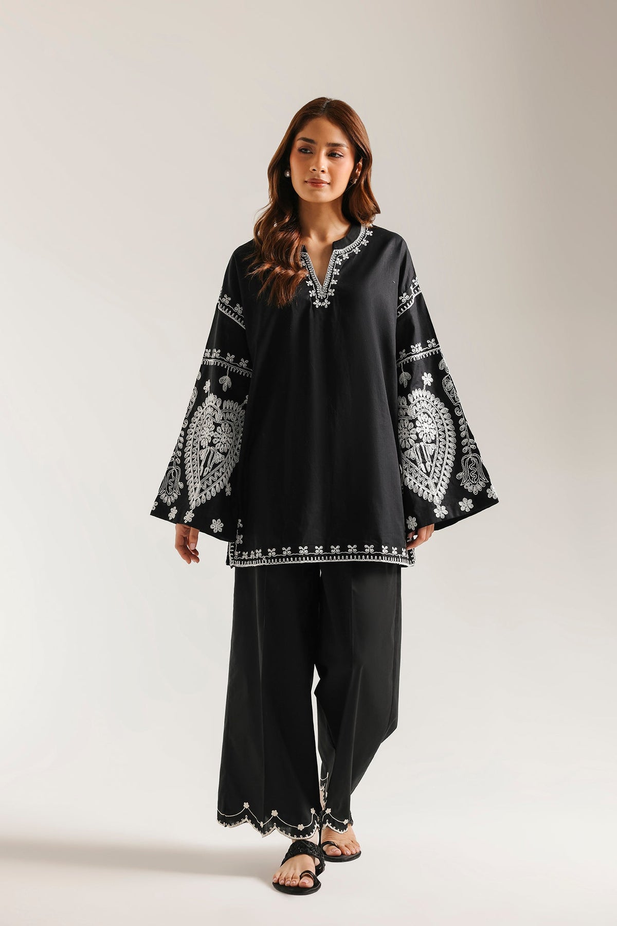 EMBROIDERED KURTI (E7940/102/902)