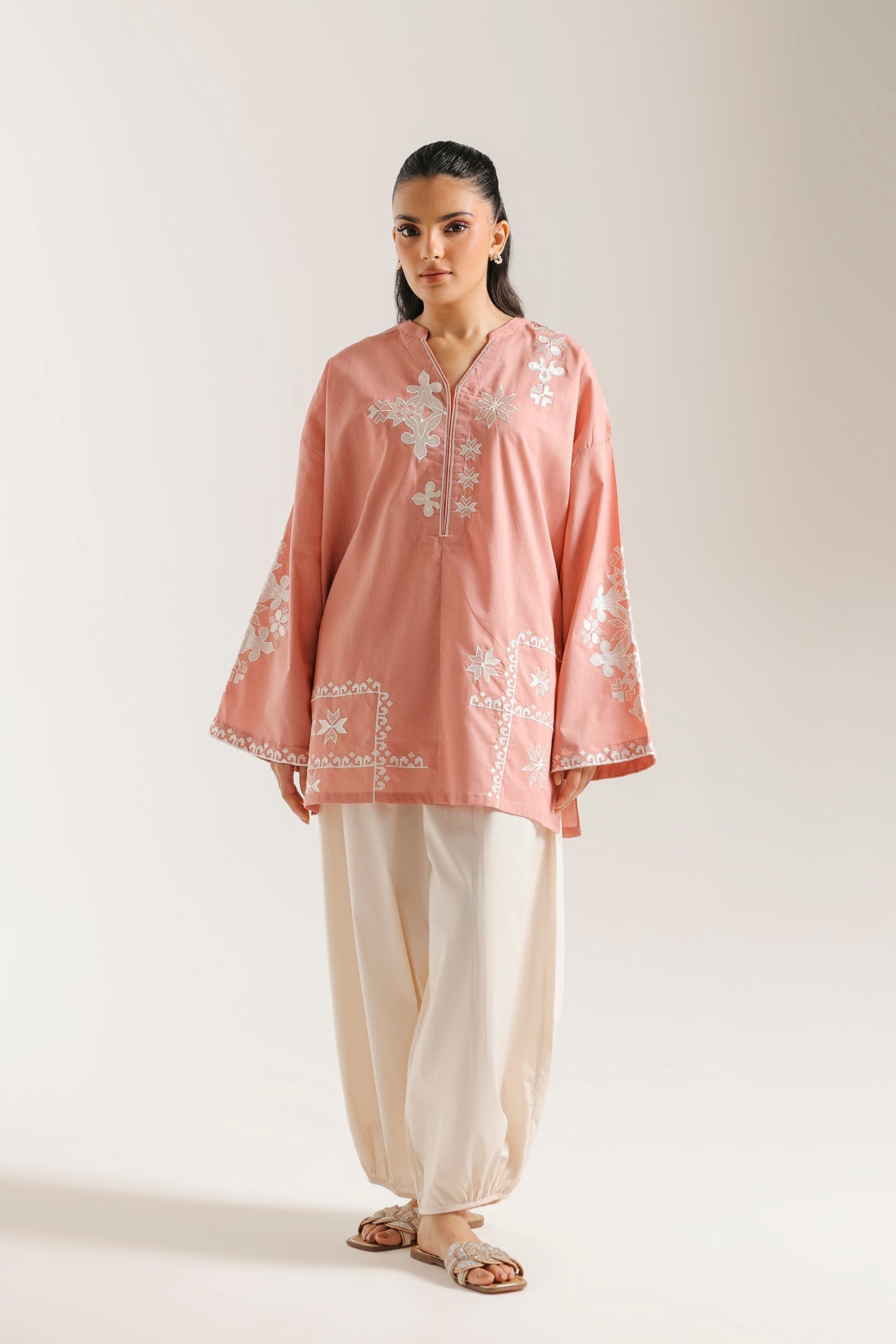 EMBROIDERED KURTI (E7943/102/327)