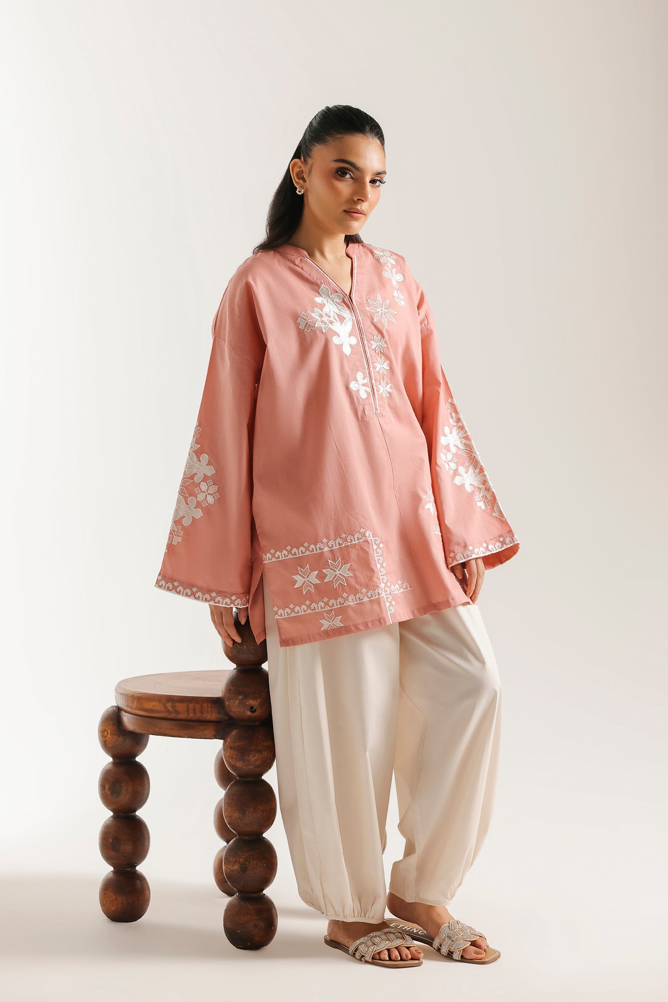 EMBROIDERED KURTI (E7943/102/327)
