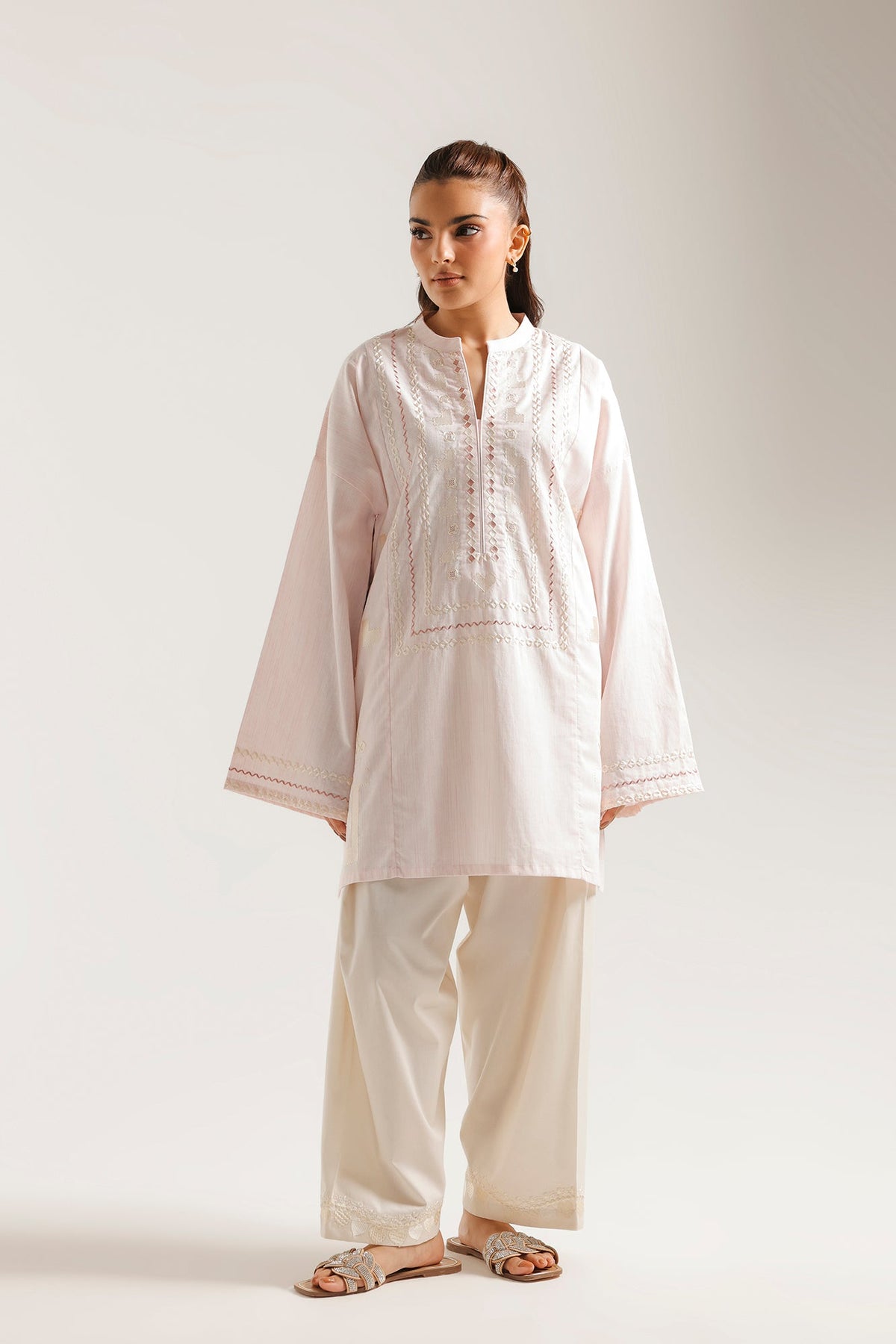 EMBROIDERED KURTI (E7962/102/316)