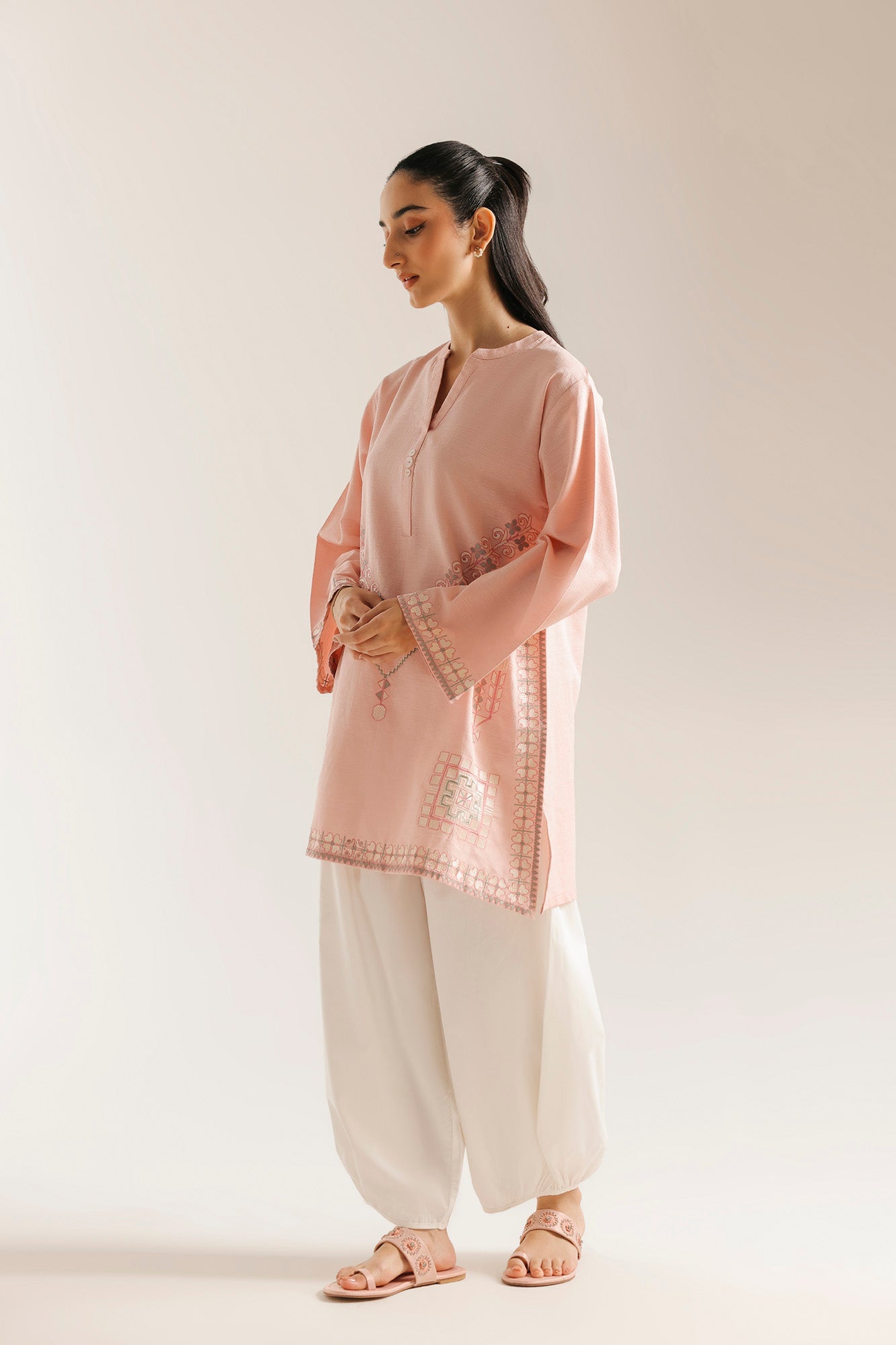 EMBROIDERED KURTI (E7978/102/327)