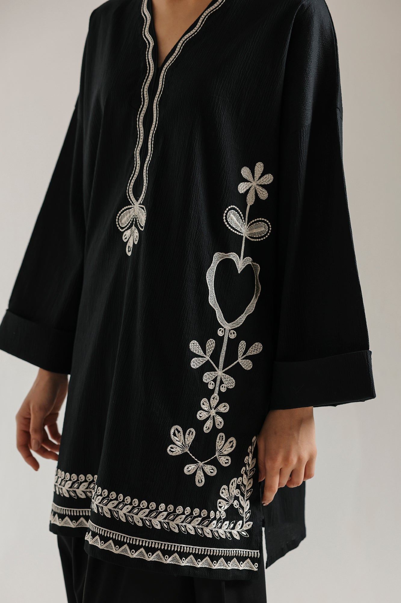 EMBROIDERED KURTI (E7991/102/901)