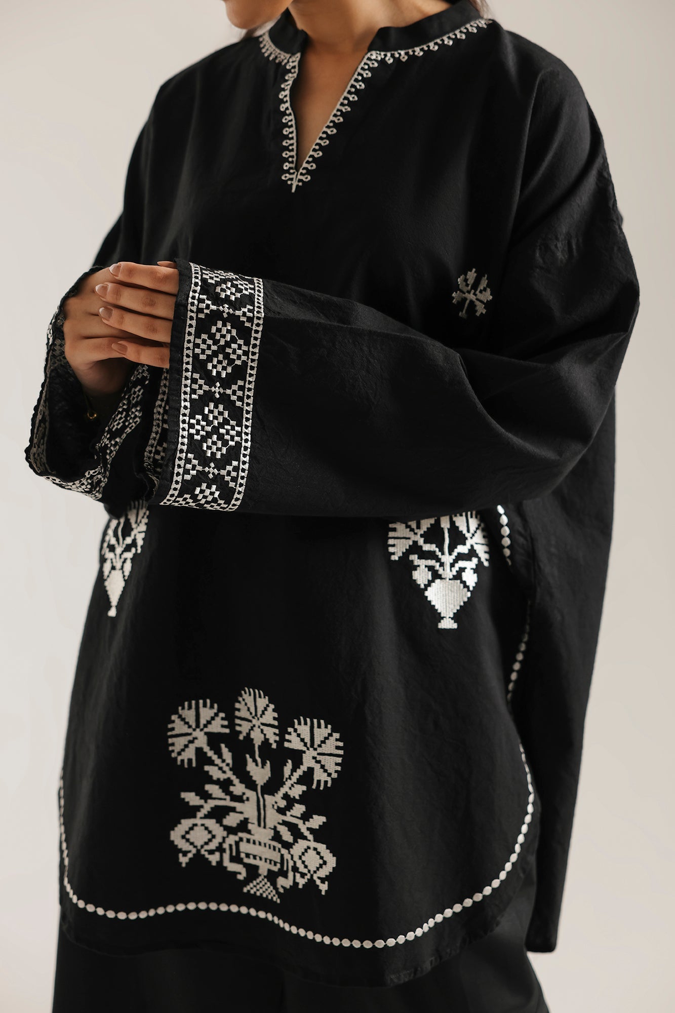 EMBROIDERED KURTI (E8006/102/901)