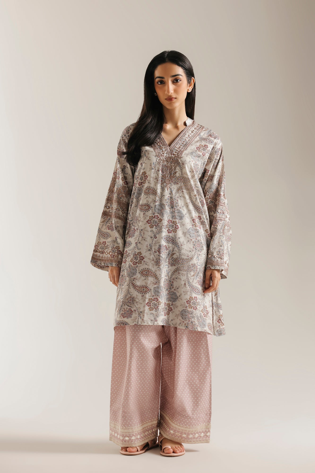 EMBROIDERED SUIT (E8227/102/006)