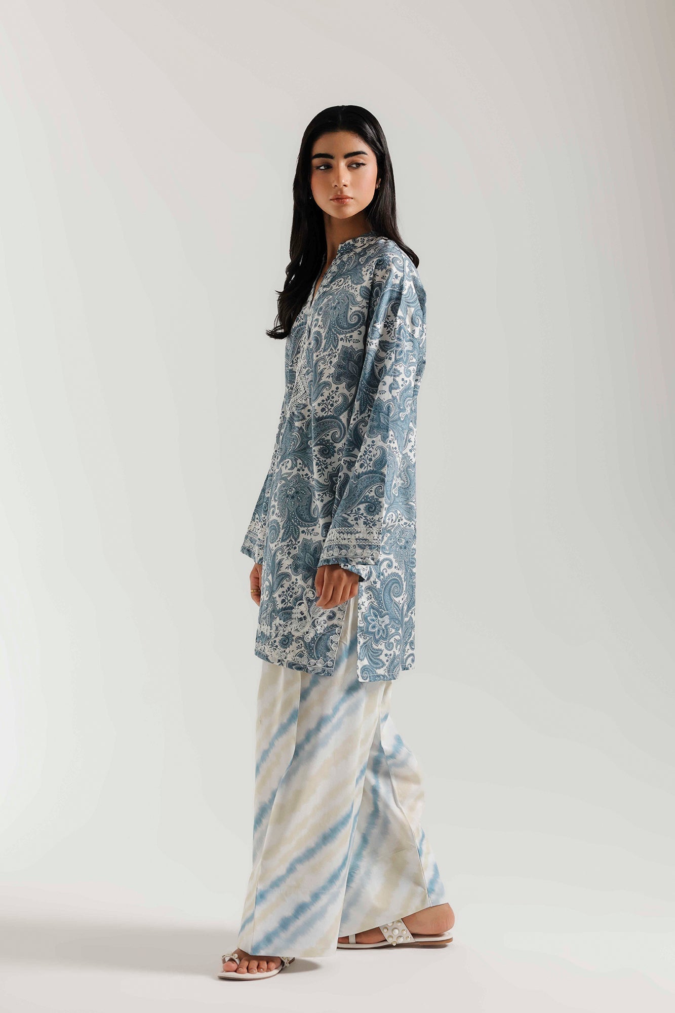 EMBROIDERED SUIT (E8232/102/006)