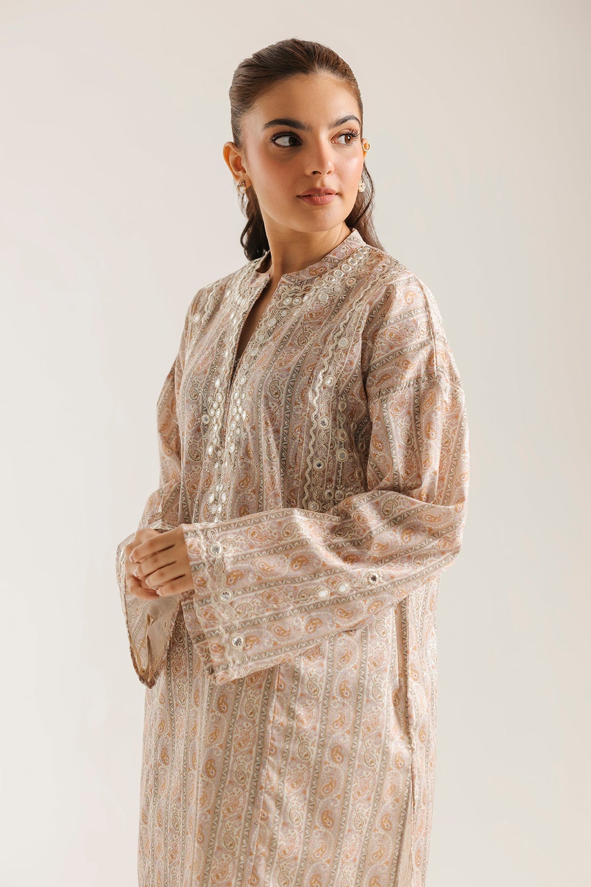 EMBROIDERED SUIT (E8233/102/005)